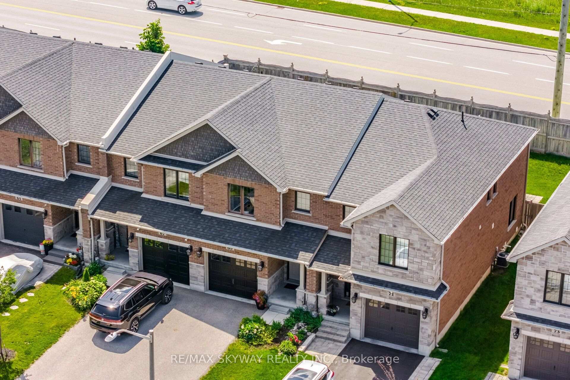 Photo 3 of 69 Nathan Crescent, Barrie, Painswick South — HOMEH