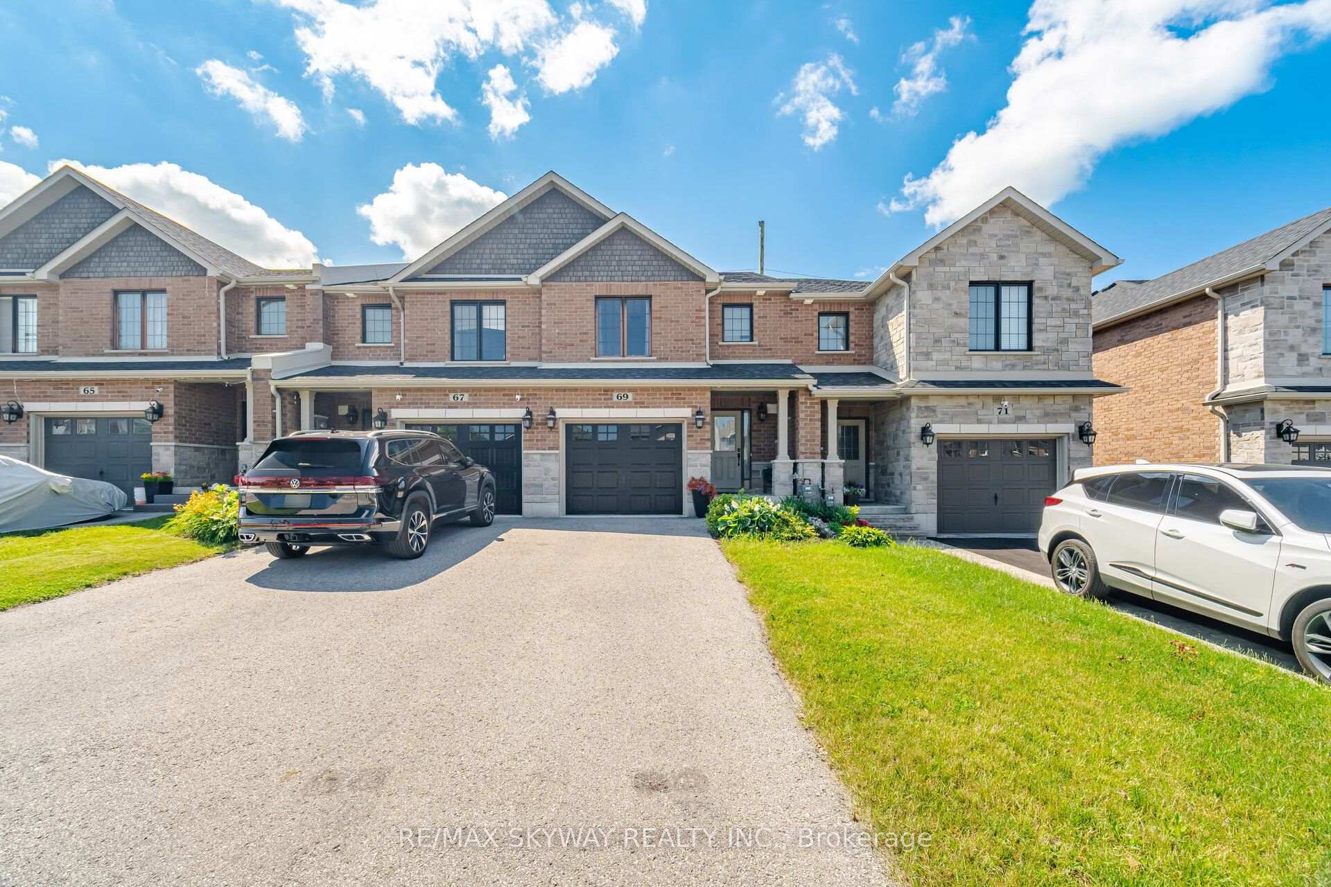 Photo 5 of 69 Nathan Crescent, Barrie, Painswick South — HOMEH
