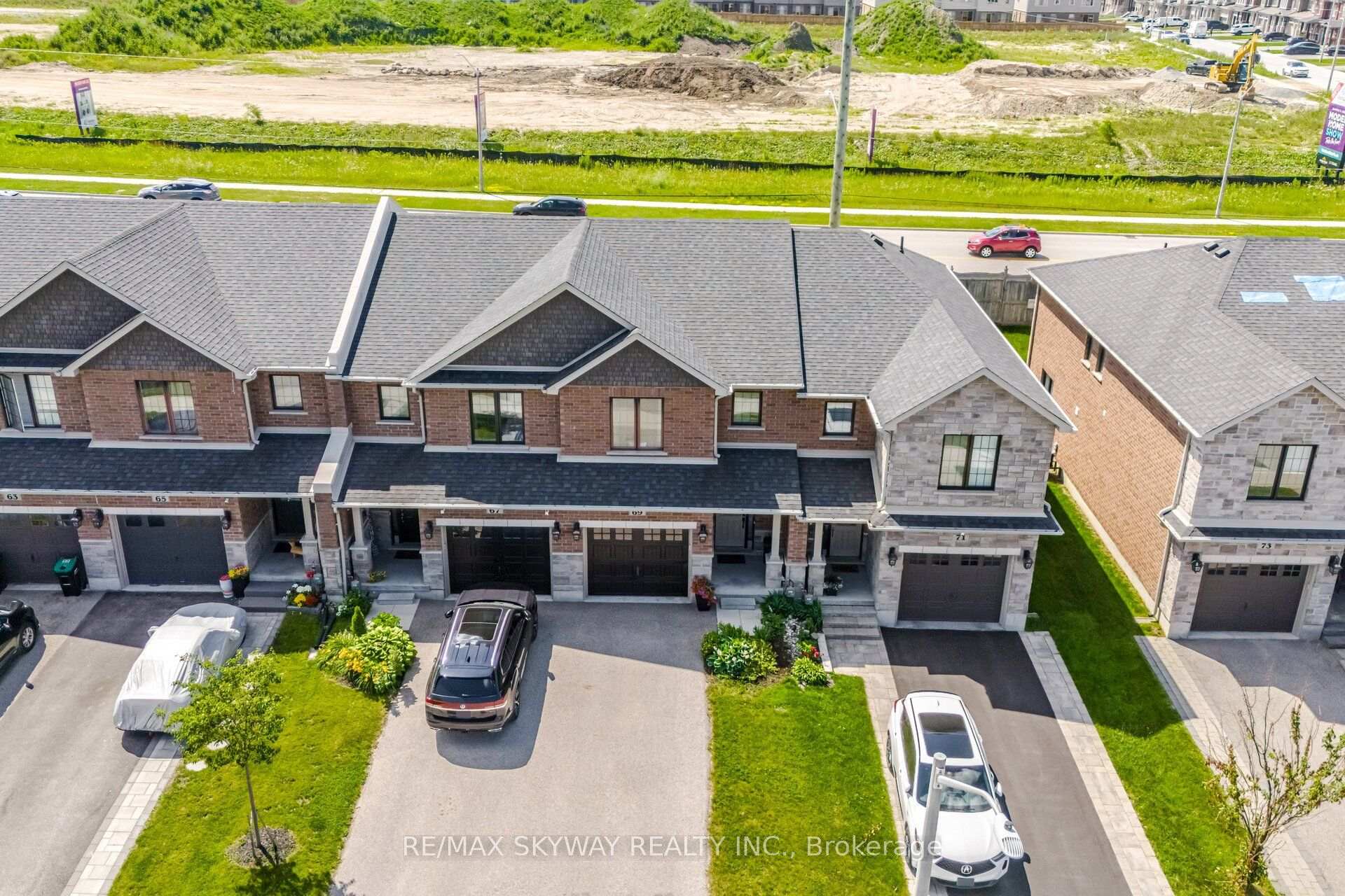 Photo 6 of 69 Nathan Crescent, Barrie, Painswick South — HOMEH