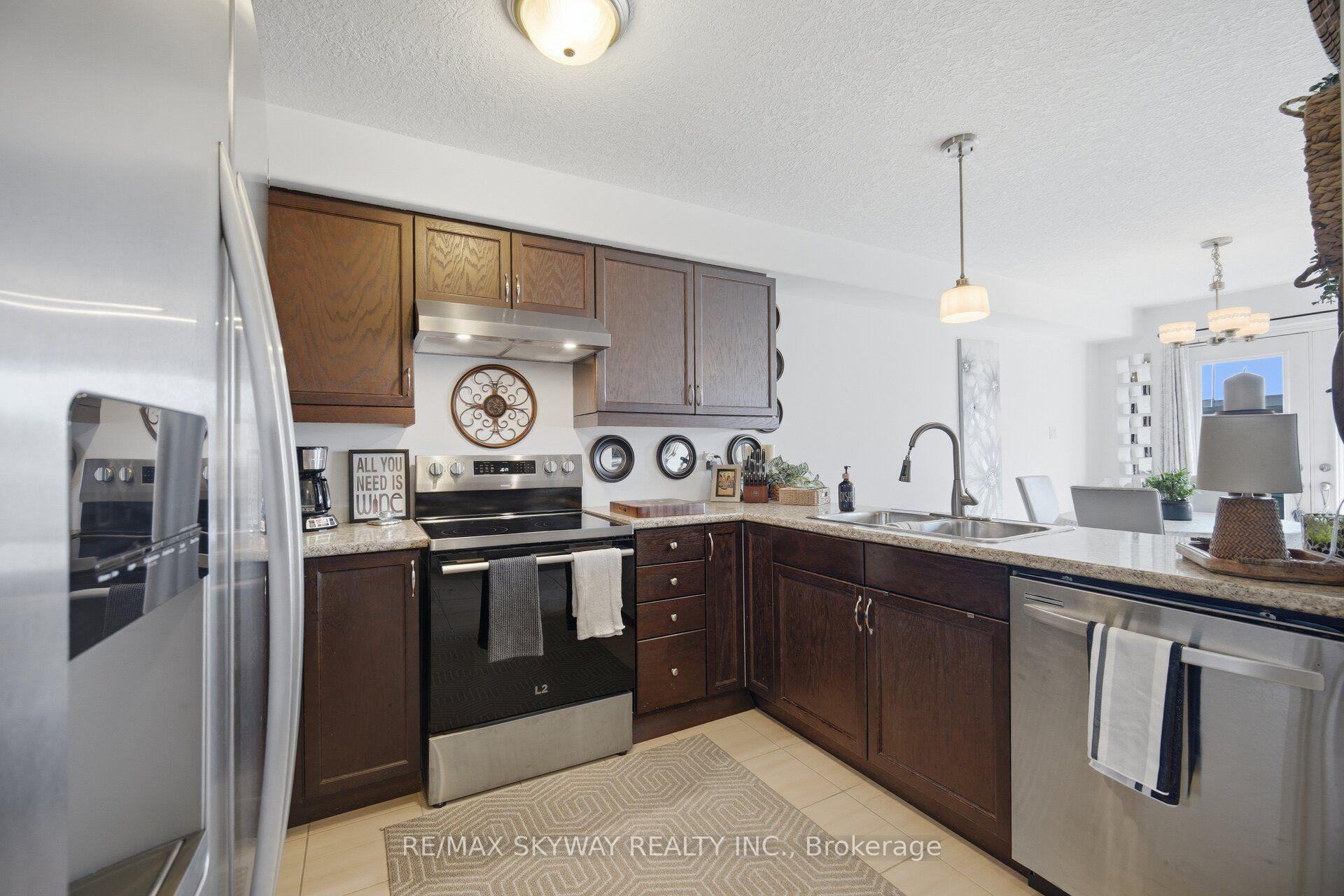 Photo 13 of 69 Nathan Crescent, Barrie, Painswick South — HOMEH