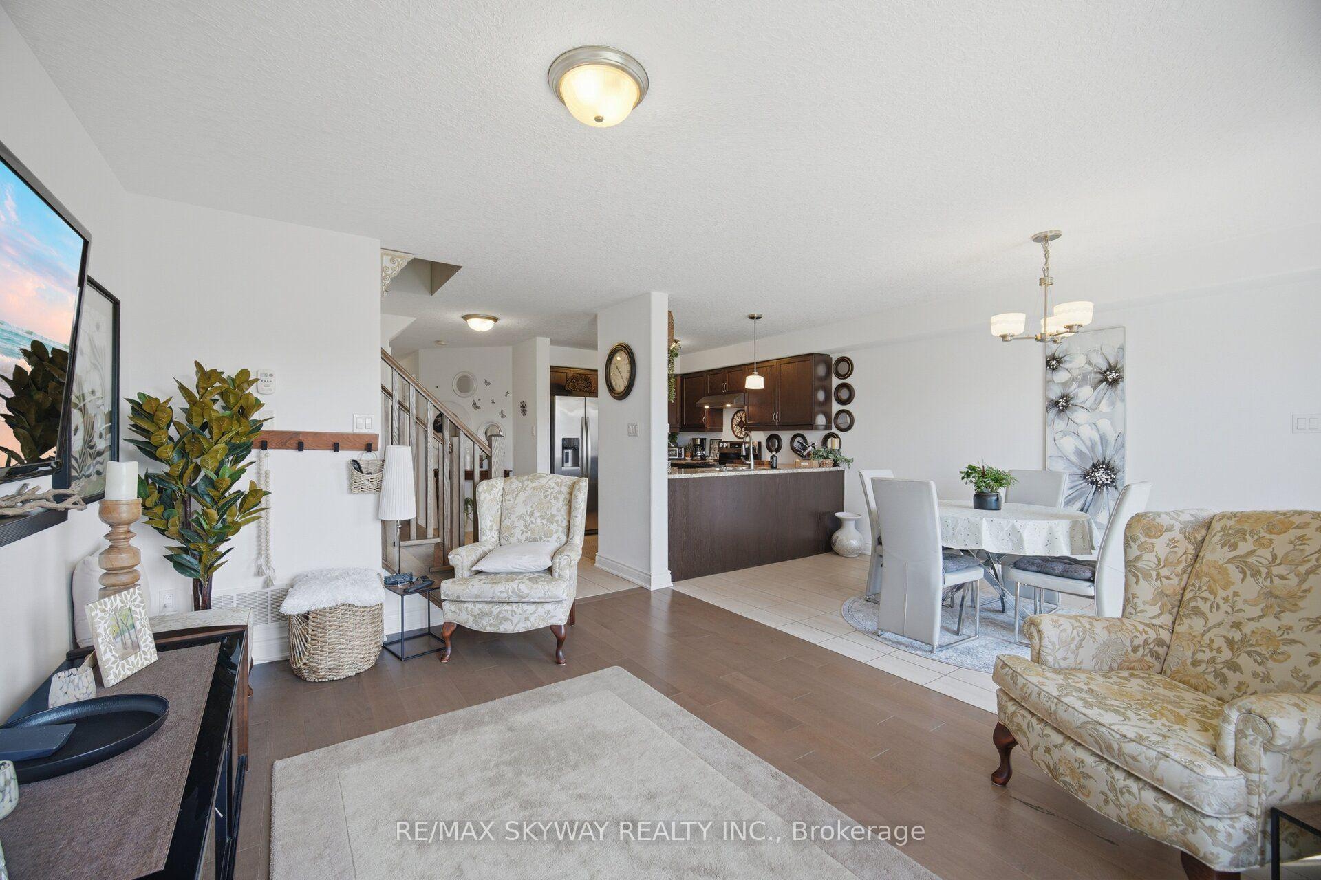 Photo 19 of 69 Nathan Crescent, Barrie, Painswick South — HOMEH