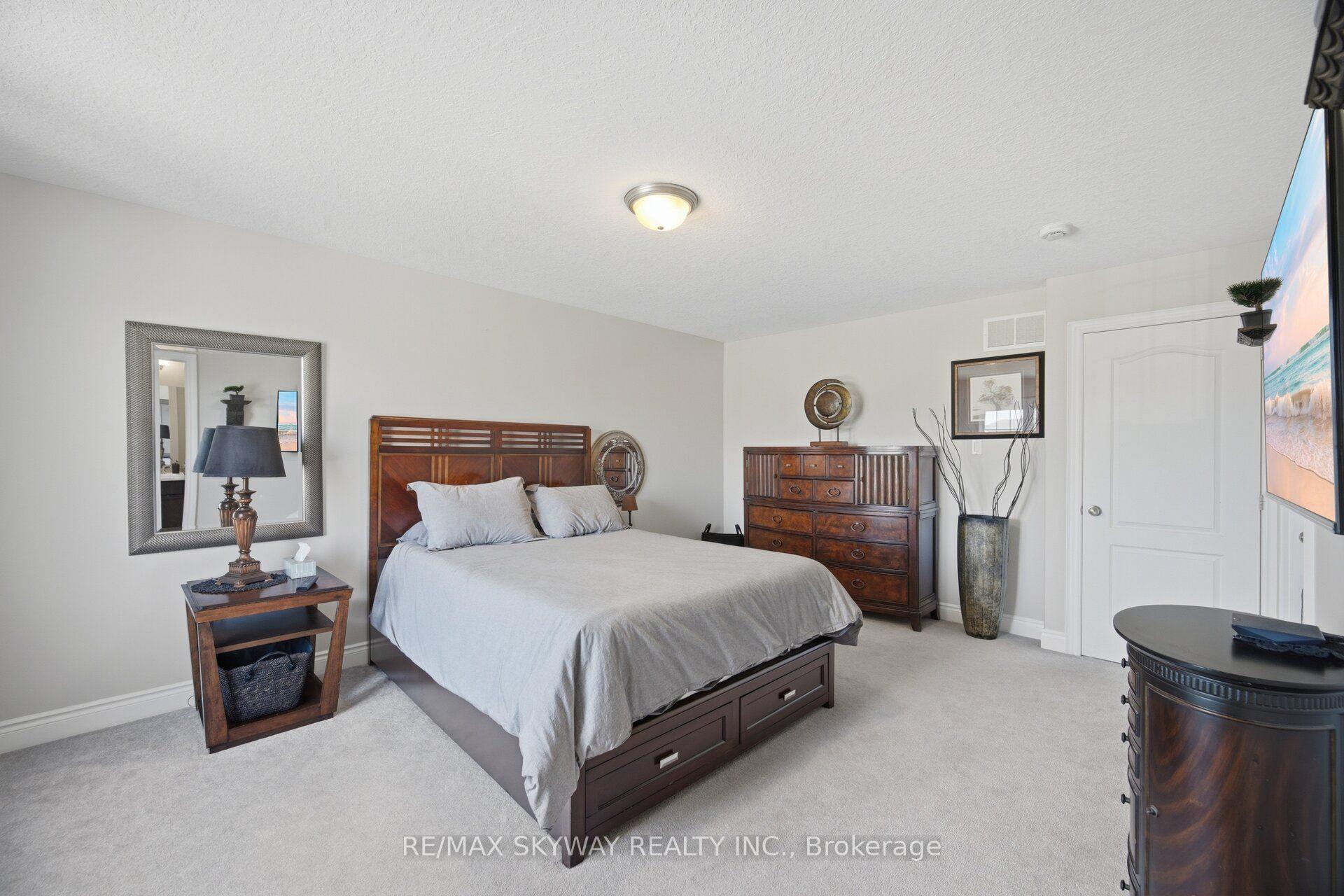 Photo 25 of 69 Nathan Crescent, Barrie, Painswick South — HOMEH