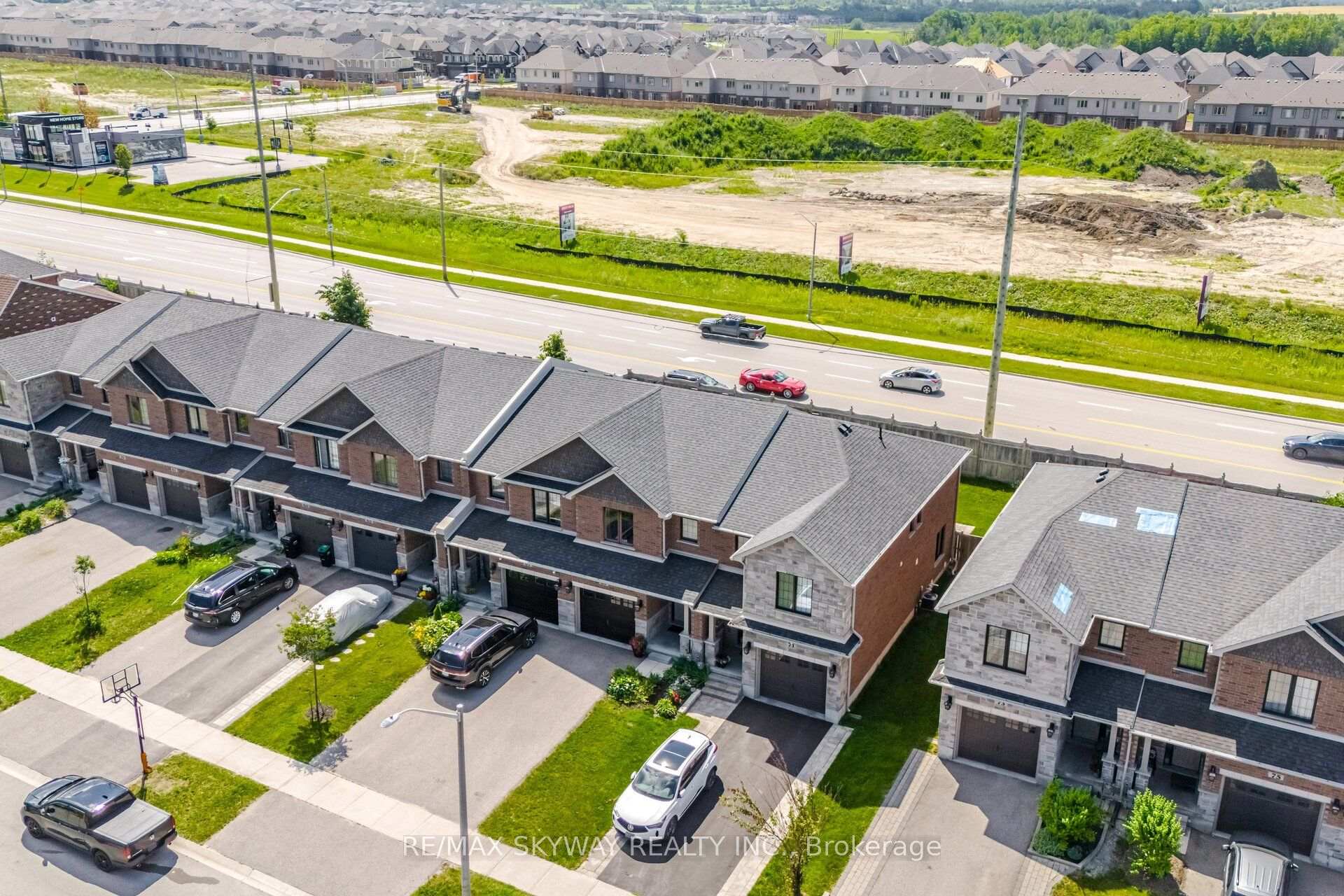 Photo 48 of 69 Nathan Crescent, Barrie, Painswick South — HOMEH