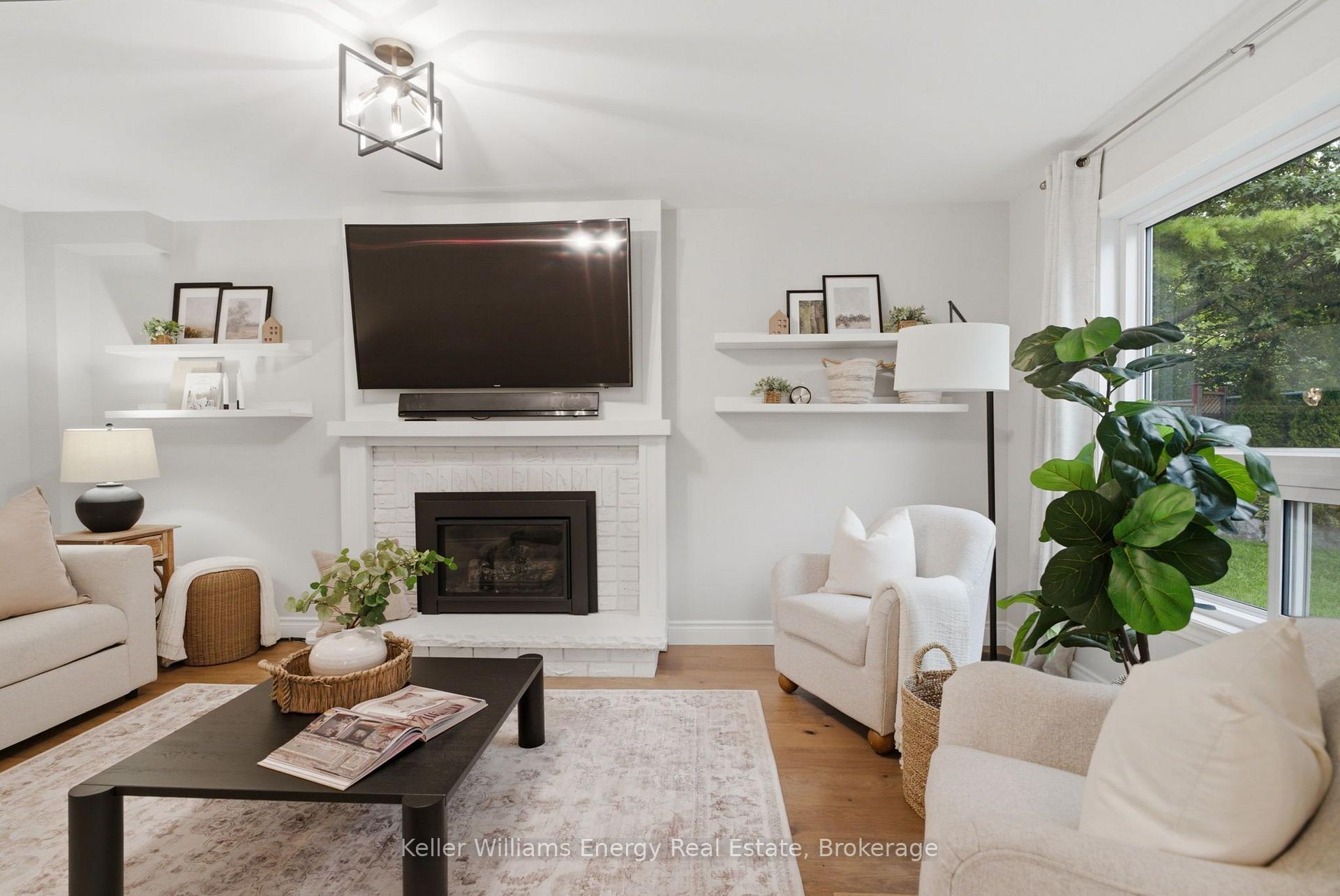 Photo 4 of 150 Large Crescent, Ajax, Central West — HOMEH