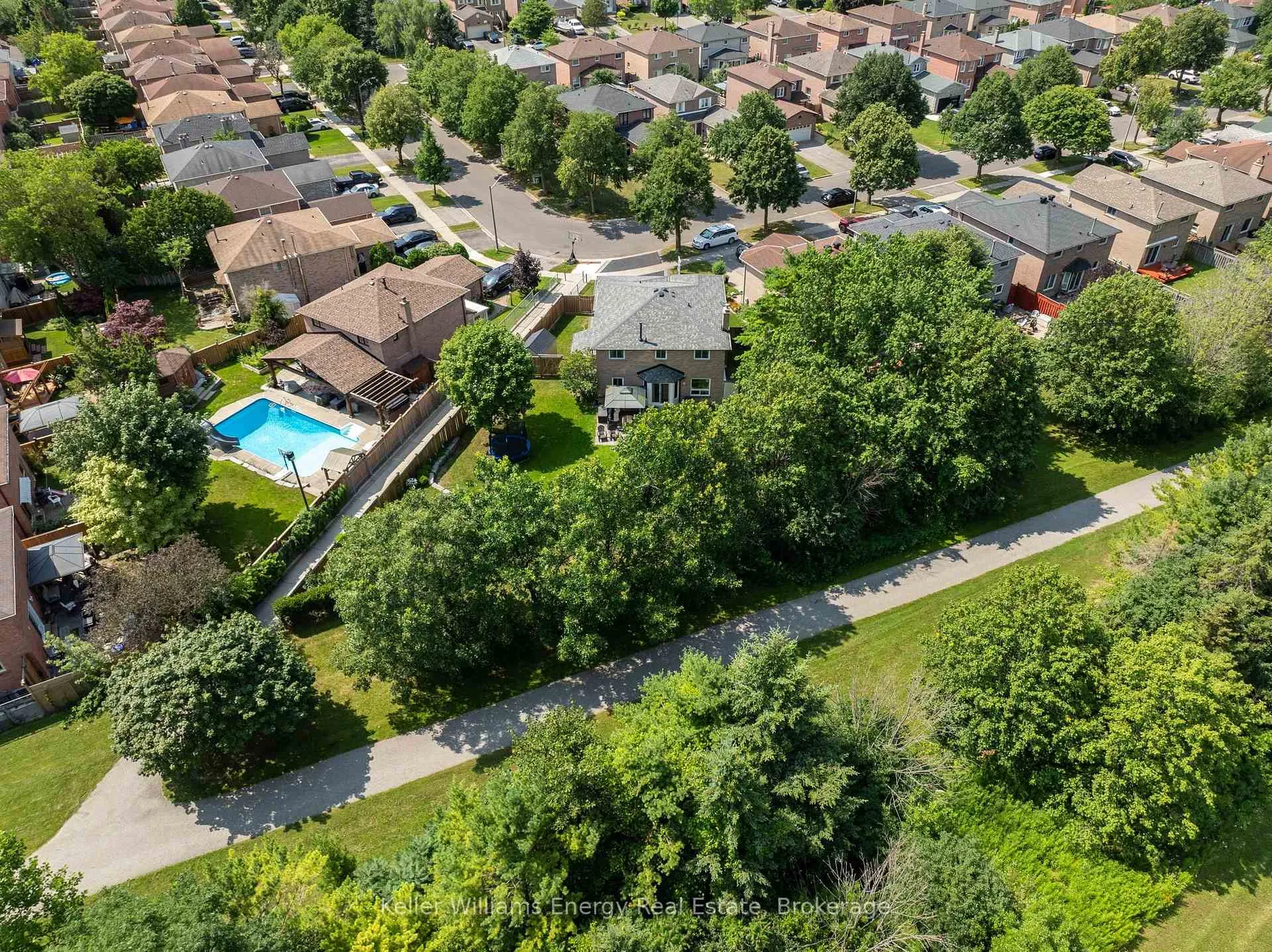 Photo 50 of 150 Large Crescent, Ajax, Central West — HOMEH