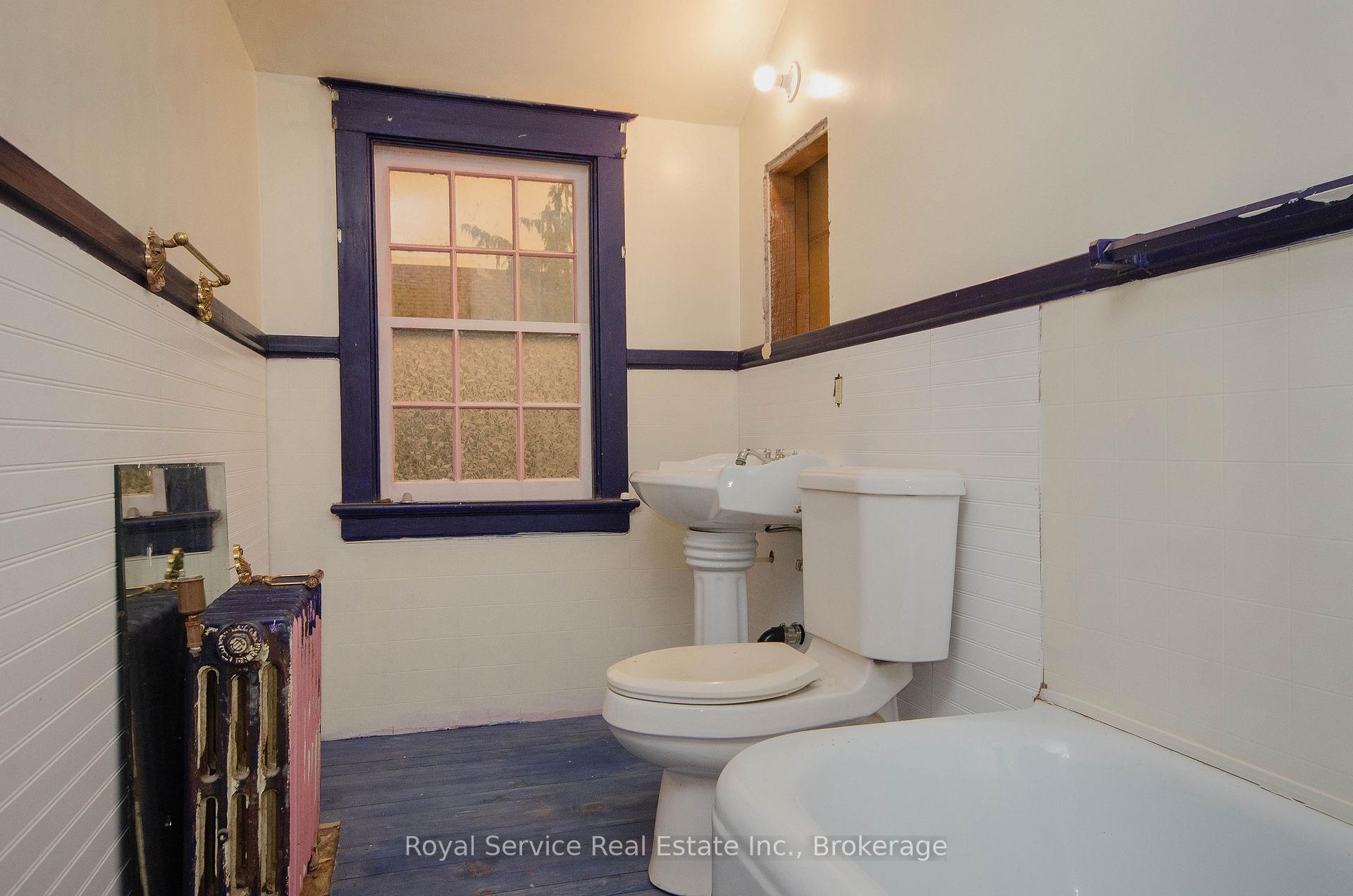 Photo 22 of 52 King Street, Port Hope — HOMEH