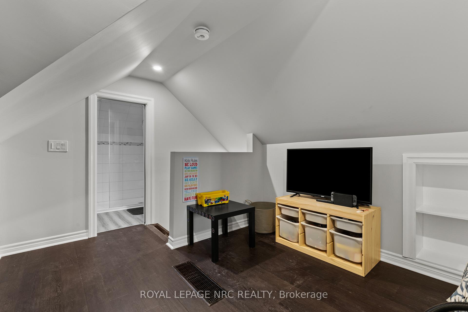 Photo 24 of 111 Morton Street, Thorold, Allanburg/Thorold South — HOMEH