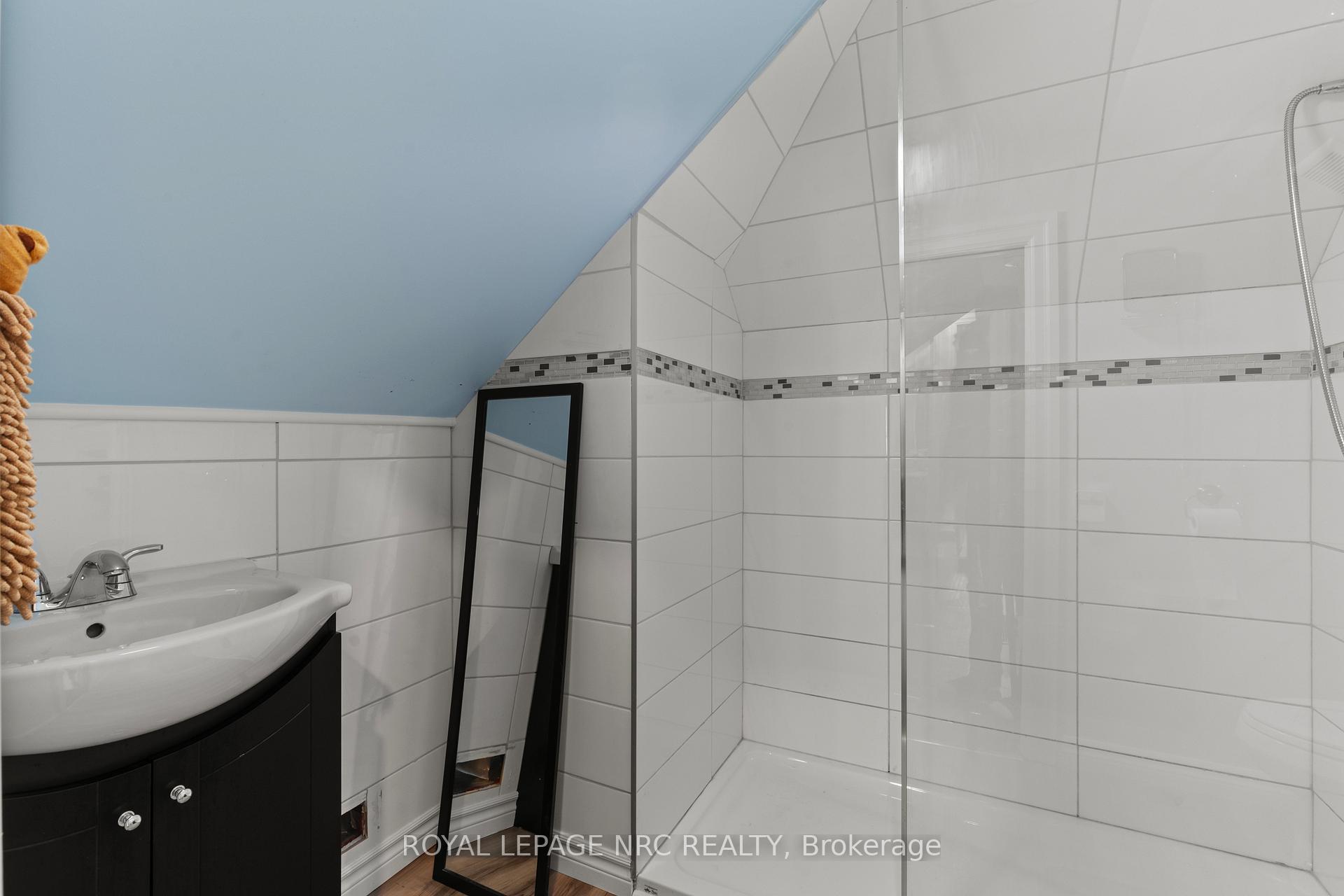 Photo 27 of 111 Morton Street, Thorold, Allanburg/Thorold South — HOMEH