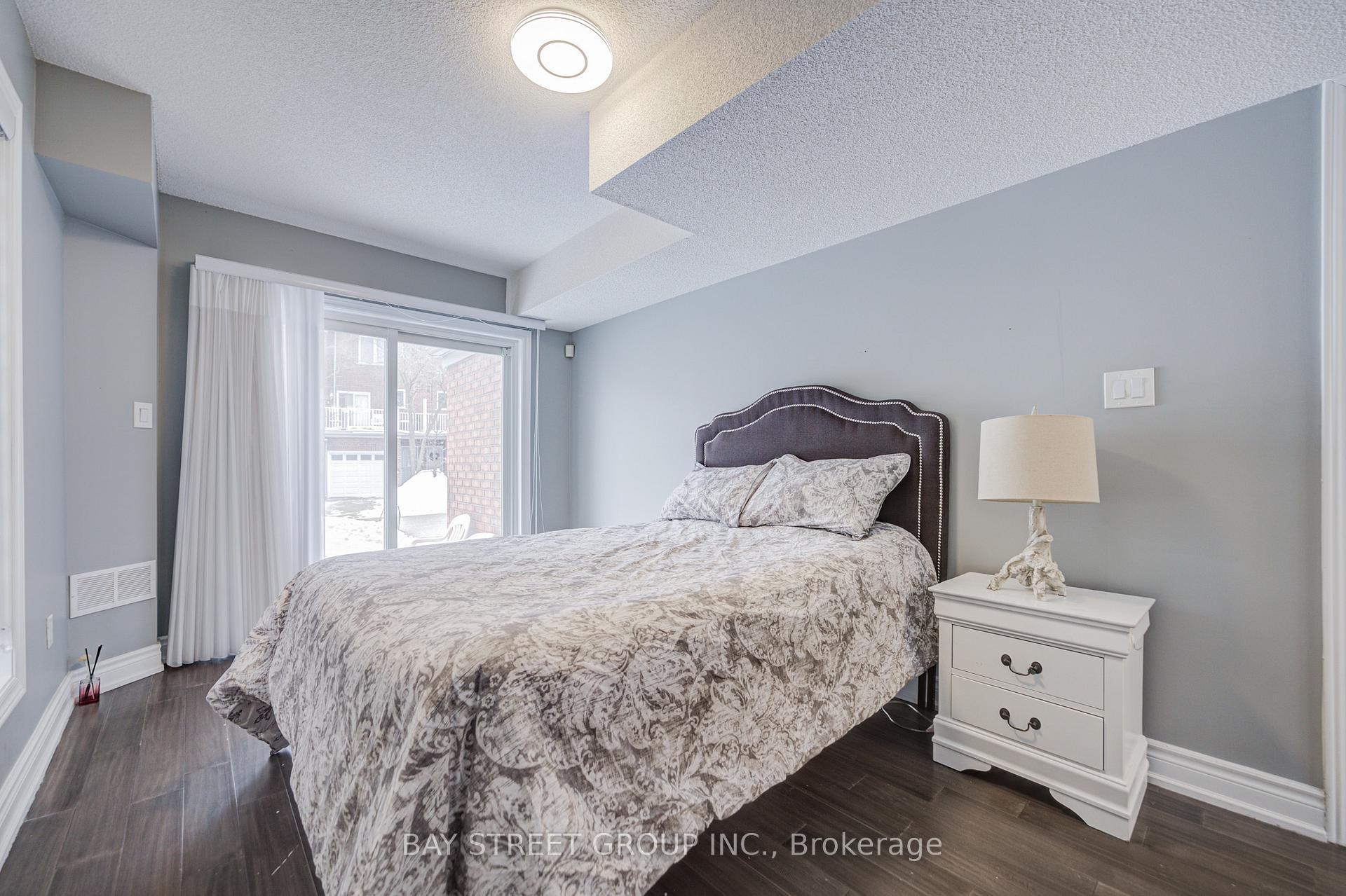 Photo 6 of 52 Leitchcroft Crescent, Markham, Commerce Valley — HOMEH