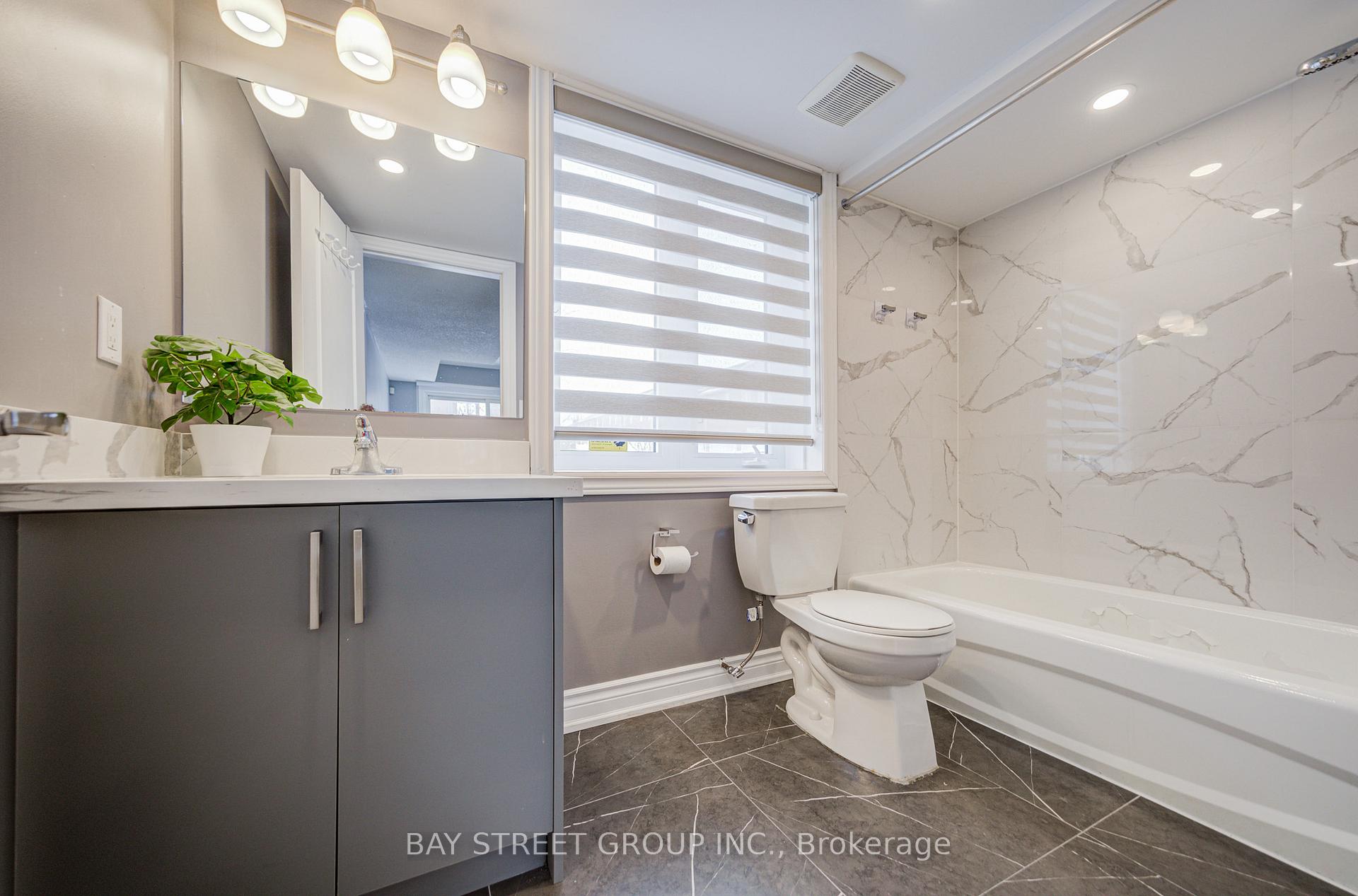 Photo 8 of 52 Leitchcroft Crescent, Markham, Commerce Valley — HOMEH