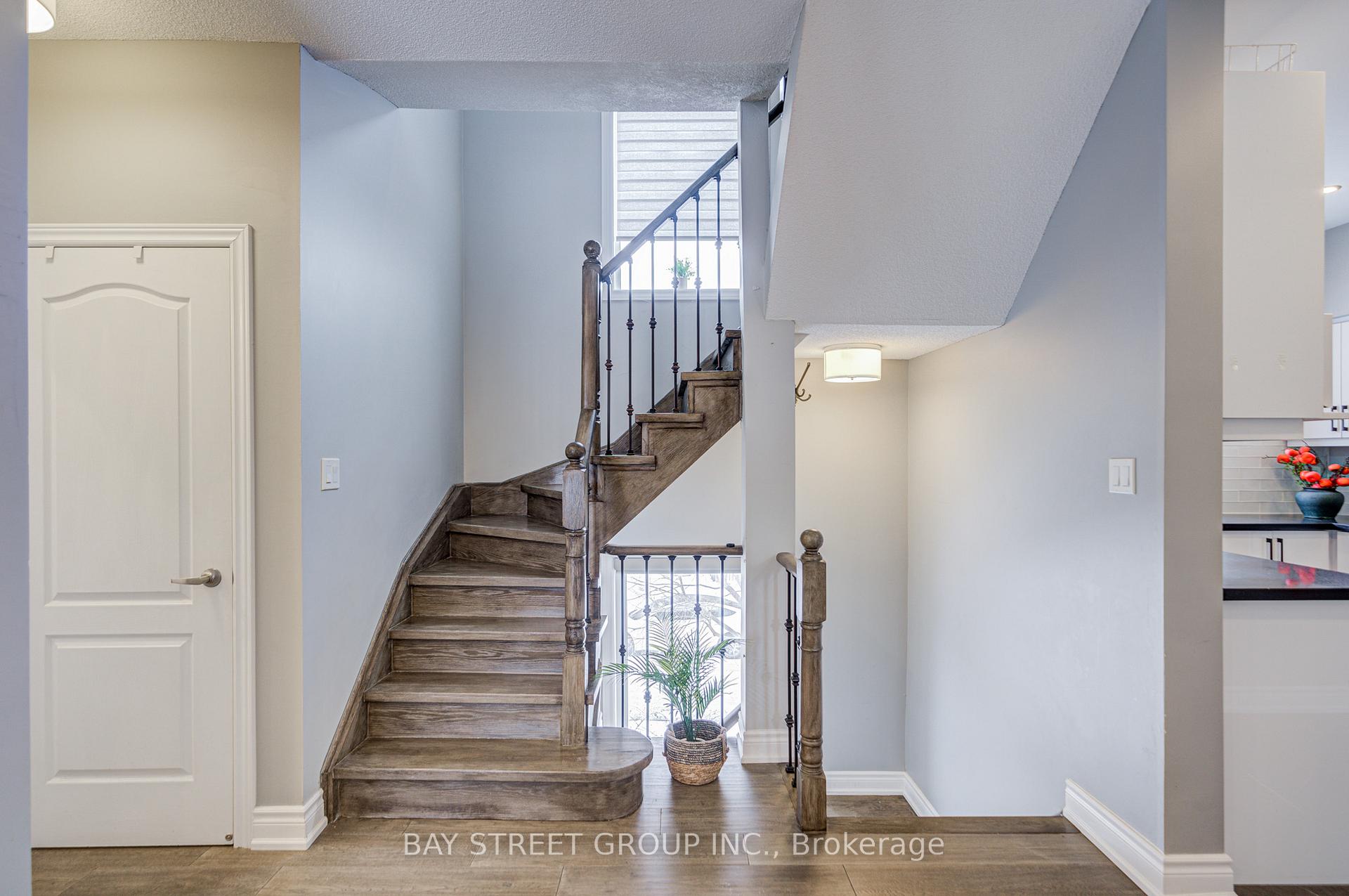 Photo 9 of 52 Leitchcroft Crescent, Markham, Commerce Valley — HOMEH