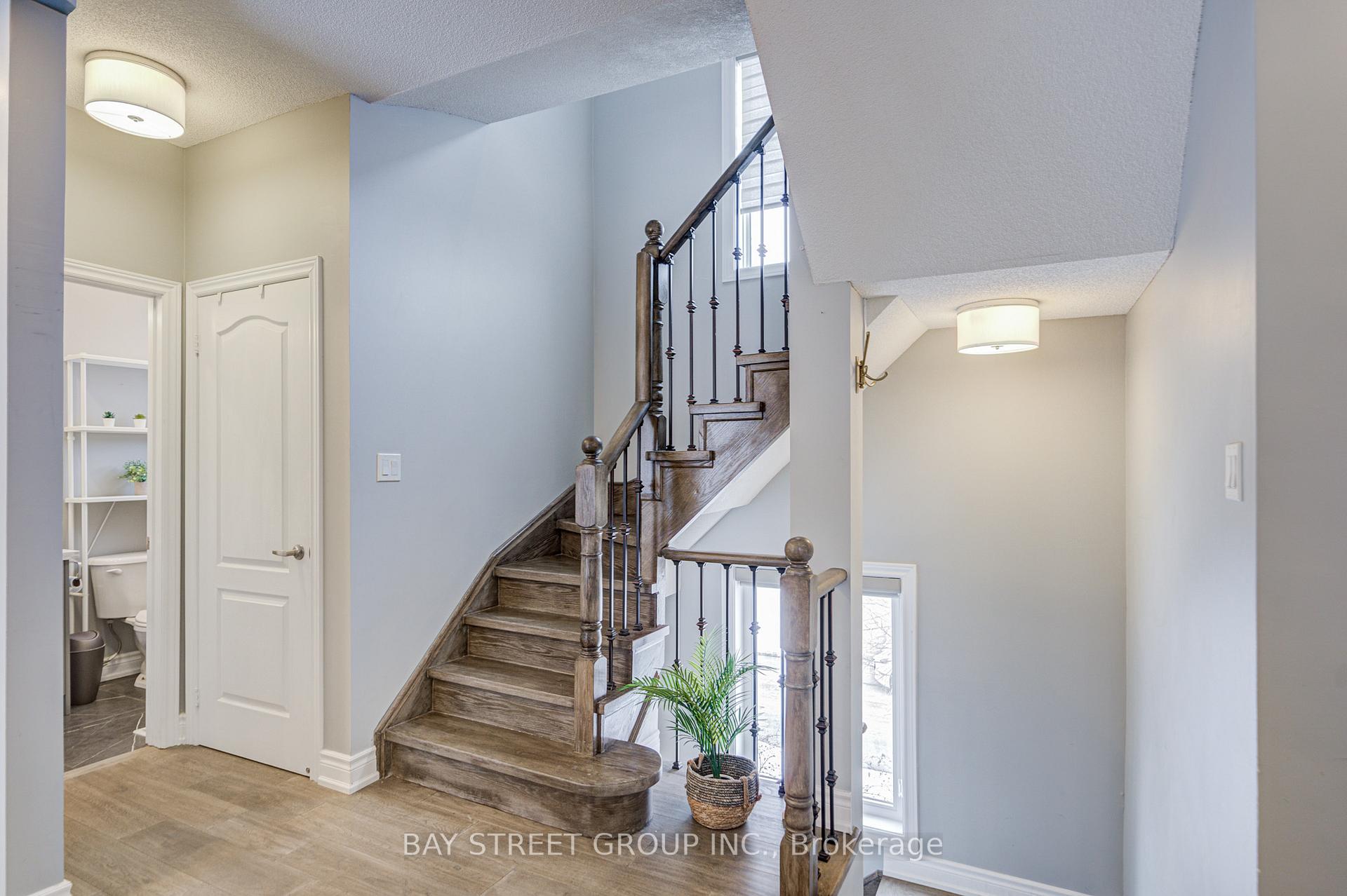 Photo 10 of 52 Leitchcroft Crescent, Markham, Commerce Valley — HOMEH