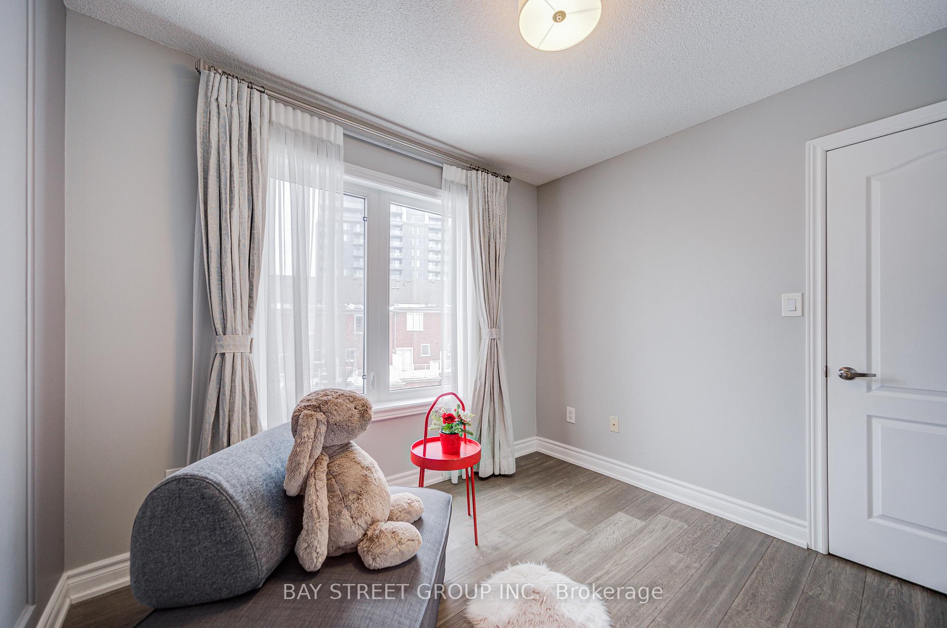 Photo 33 of 52 Leitchcroft Crescent, Markham, Commerce Valley — HOMEH