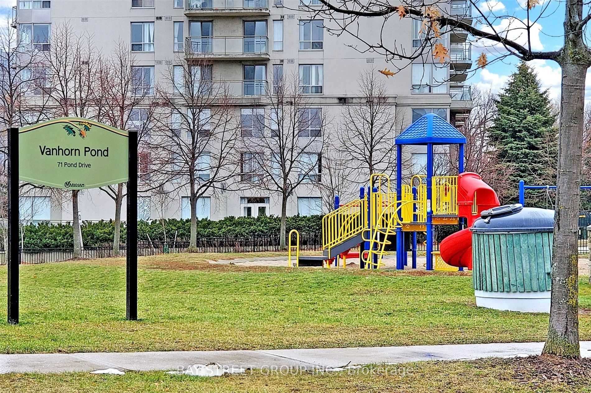 Photo 42 of 52 Leitchcroft Crescent, Markham, Commerce Valley — HOMEH