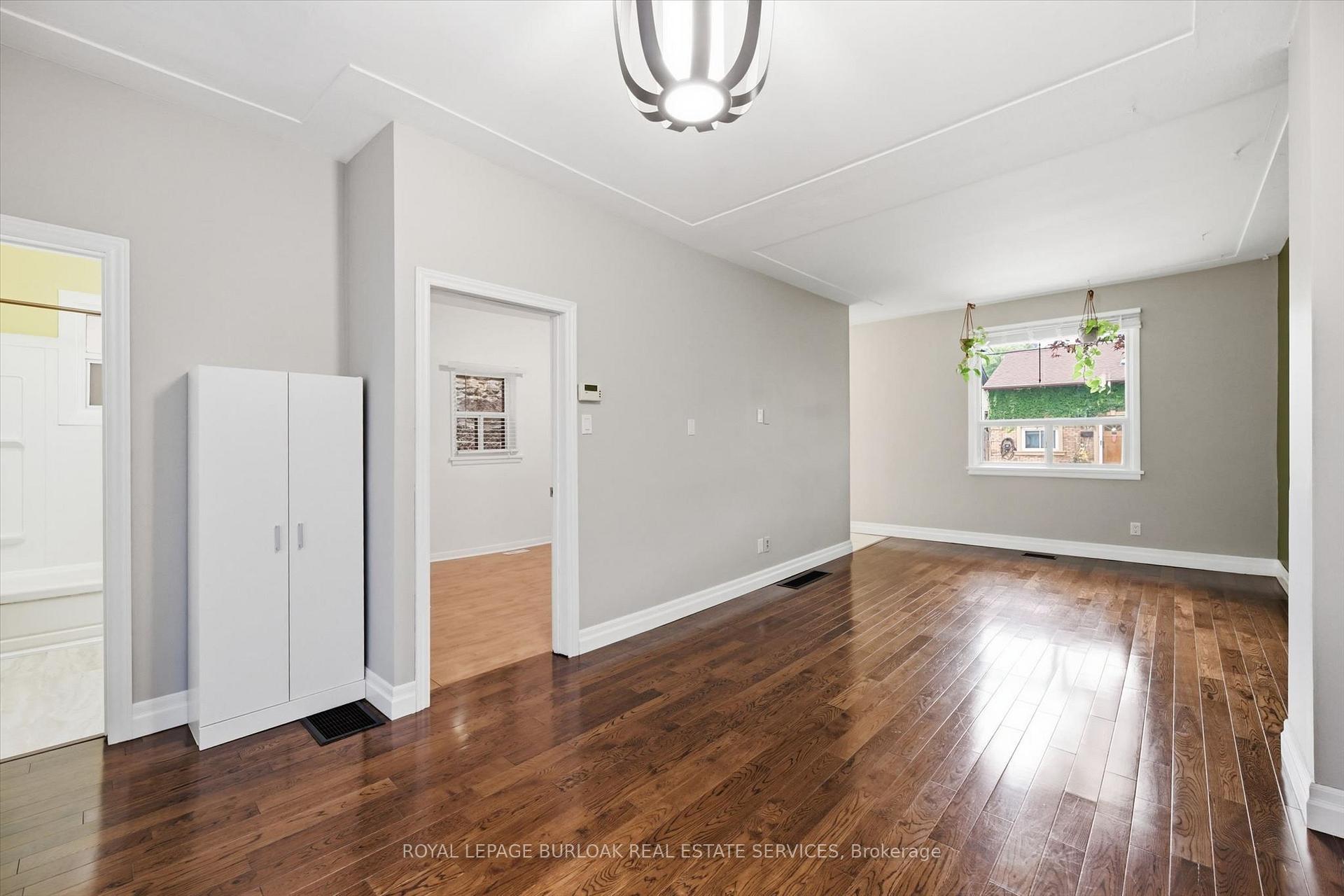 Photo 4 of 196 Ray Street N, Hamilton, Strathcona — HOMEH