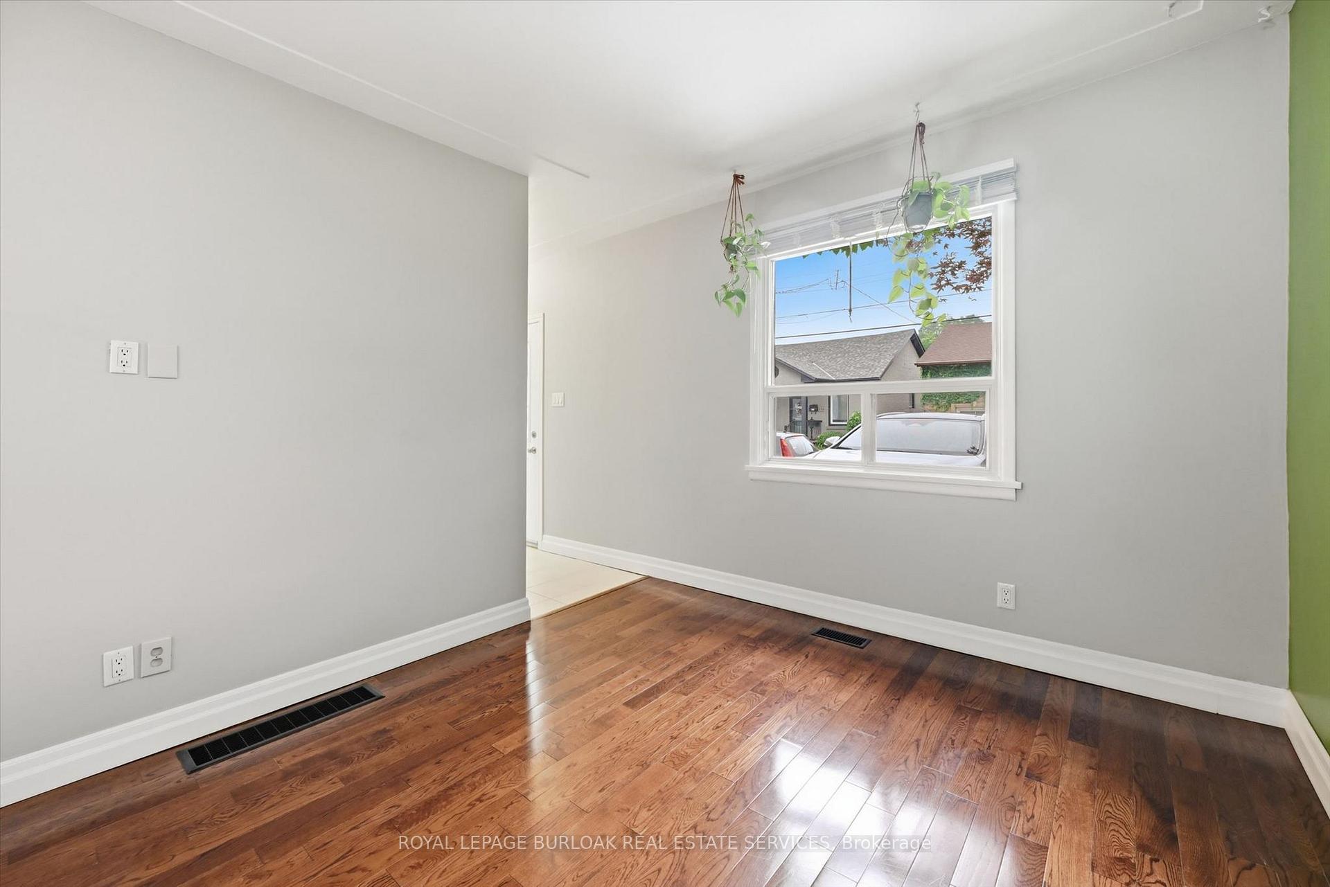 Photo 5 of 196 Ray Street N, Hamilton, Strathcona — HOMEH