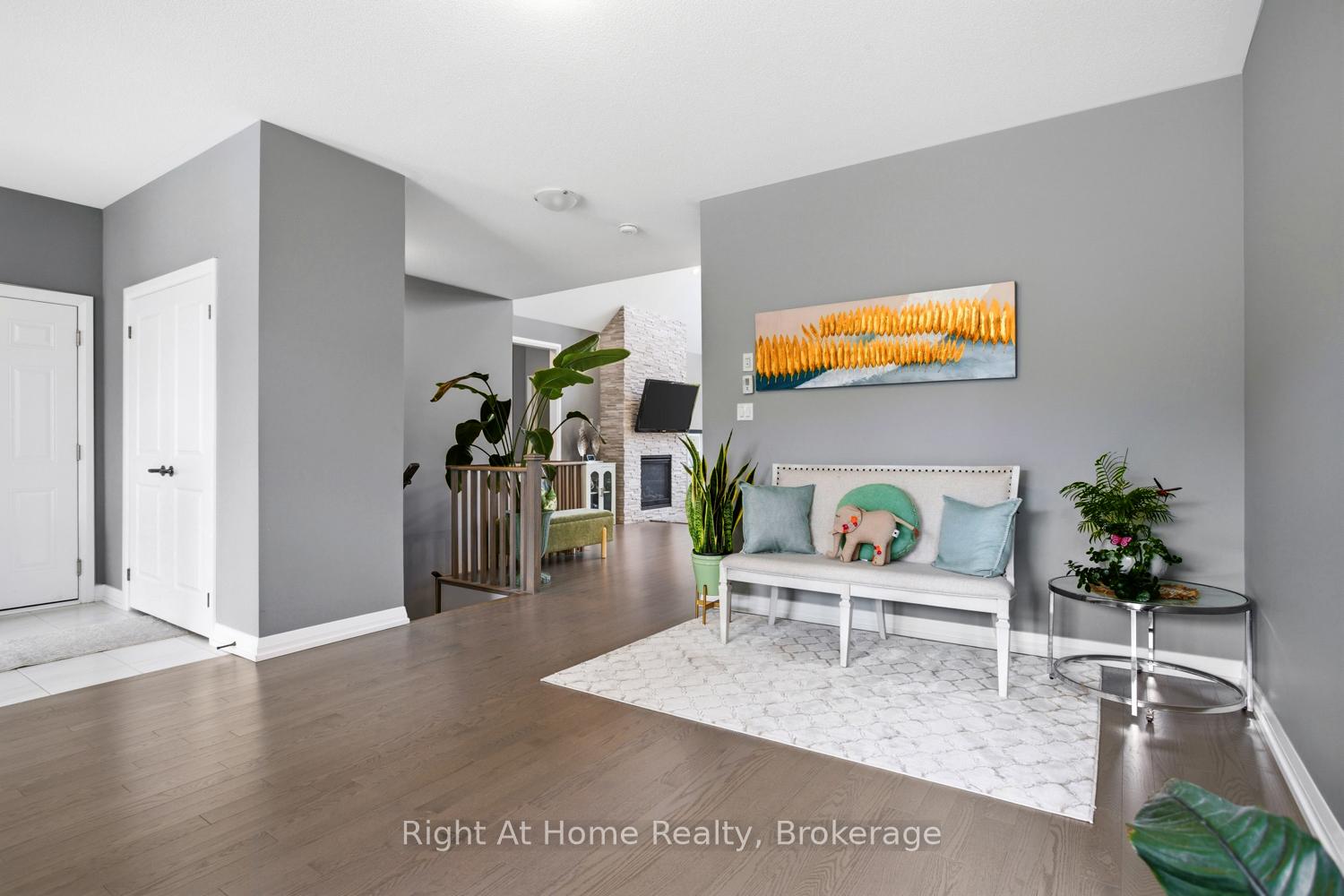 Photo 3 of 46 Holtby Court E, Scugog, Port Perry — HOMEH