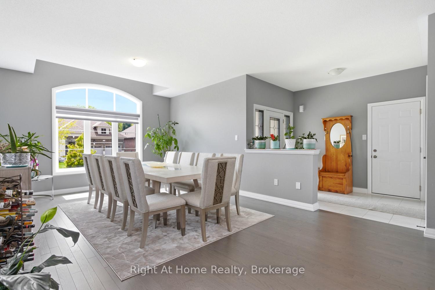 Photo 4 of 46 Holtby Court E, Scugog, Port Perry — HOMEH