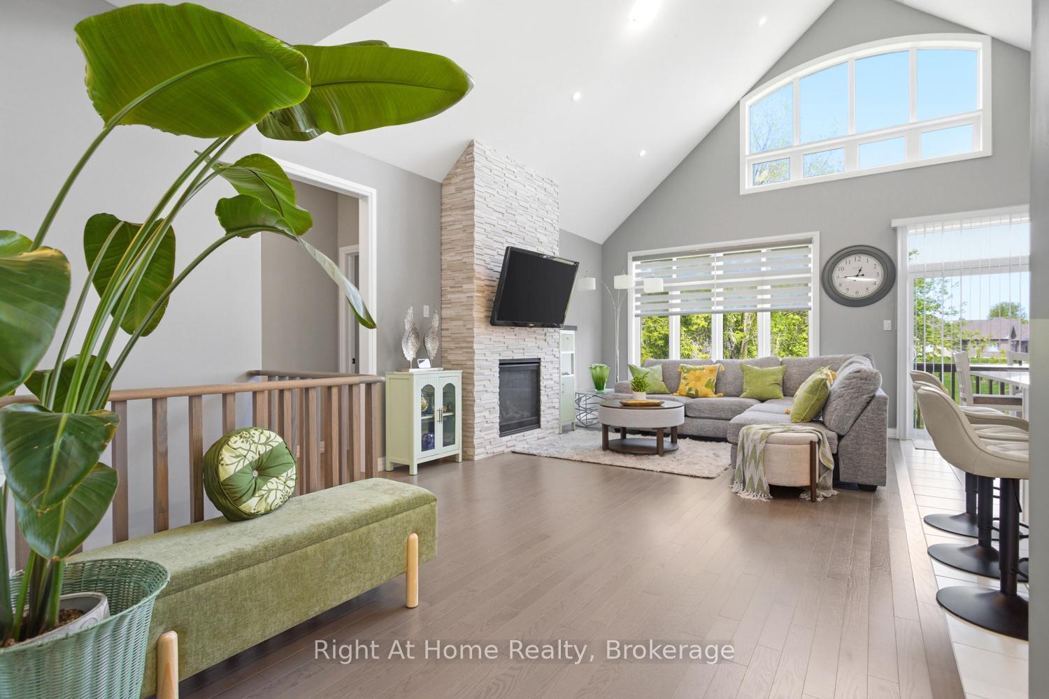Photo 5 of 46 Holtby Court E, Scugog, Port Perry — HOMEH