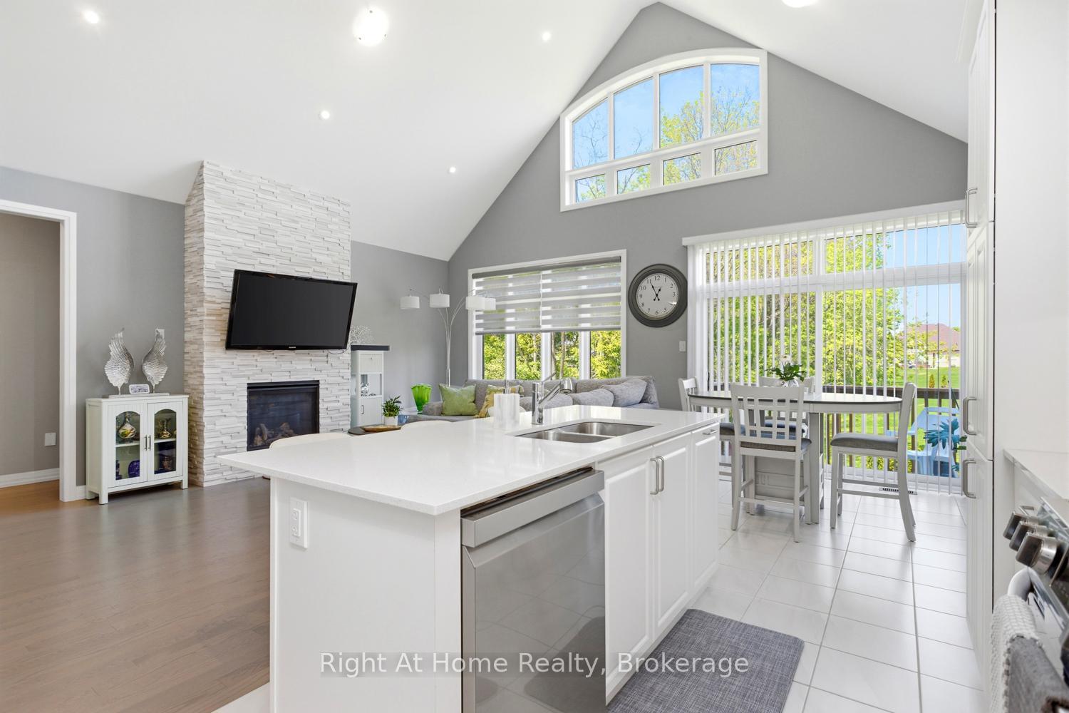 Photo 8 of 46 Holtby Court E, Scugog, Port Perry — HOMEH