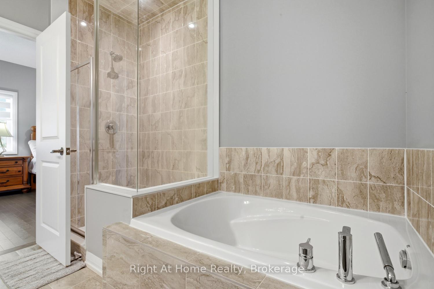 Photo 13 of 46 Holtby Court E, Scugog, Port Perry — HOMEH