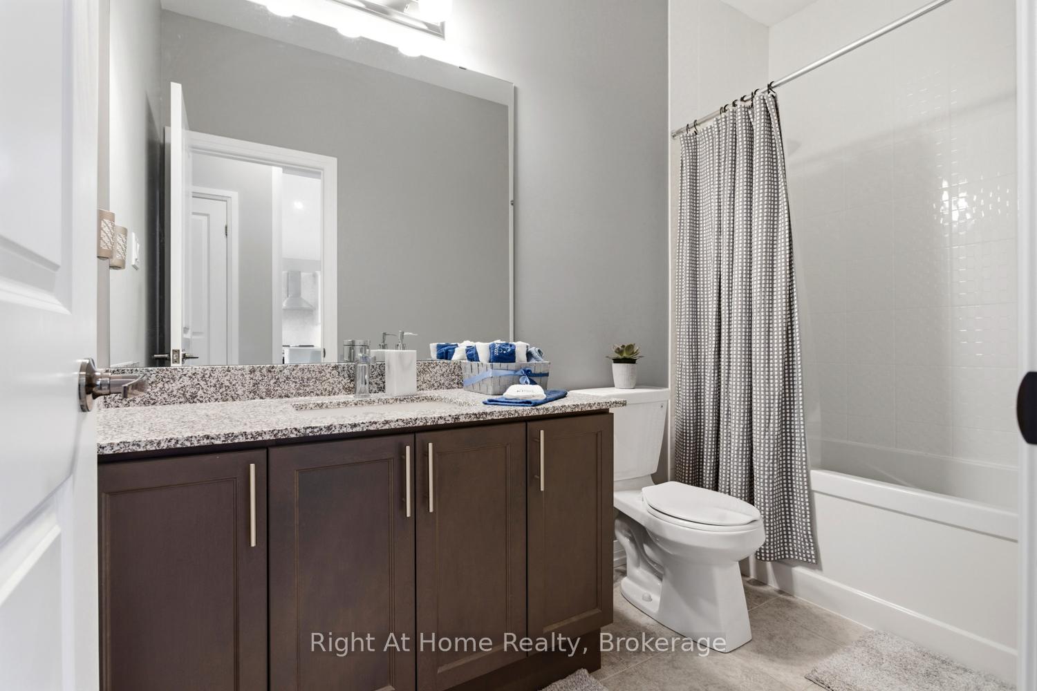 Photo 15 of 46 Holtby Court E, Scugog, Port Perry — HOMEH