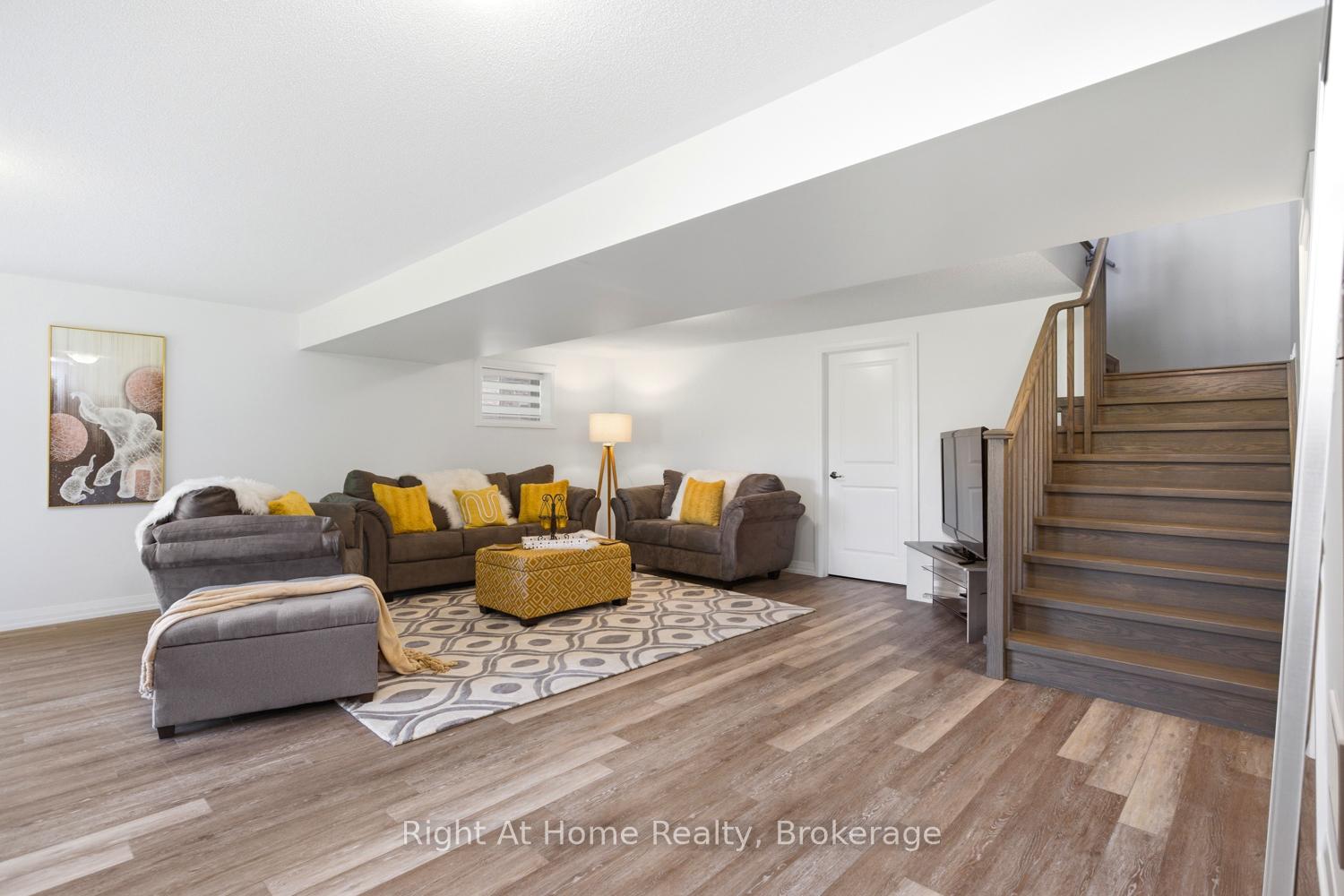 Photo 18 of 46 Holtby Court E, Scugog, Port Perry — HOMEH
