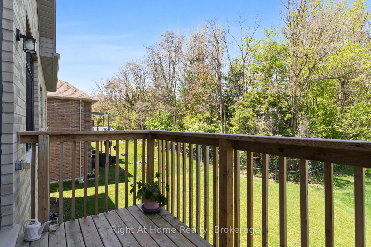 Photo 23 of 46 Holtby Court E, Scugog, Port Perry — HOMEH