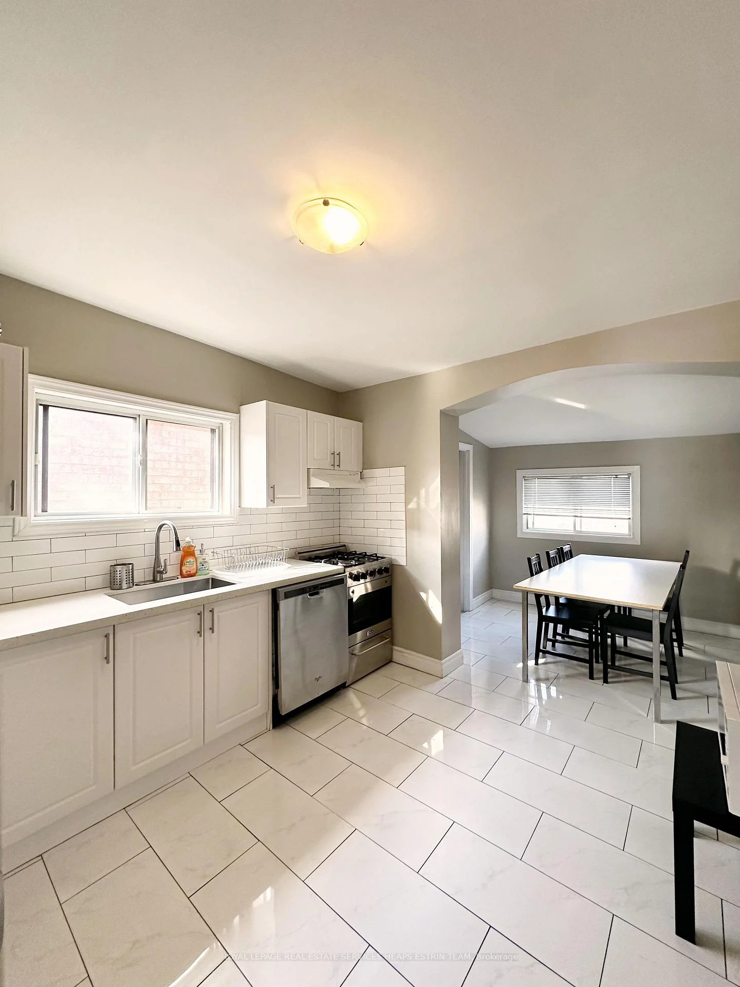 Photo 8 of Unit 2nd/3rd, 12 Foxley Street, Toronto, Trinity-Bellwoods — HOMEH
