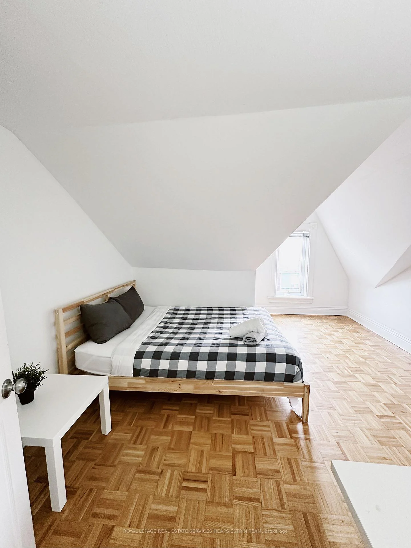 Photo 14 of Unit 2nd/3rd, 12 Foxley Street, Toronto, Trinity-Bellwoods — HOMEH