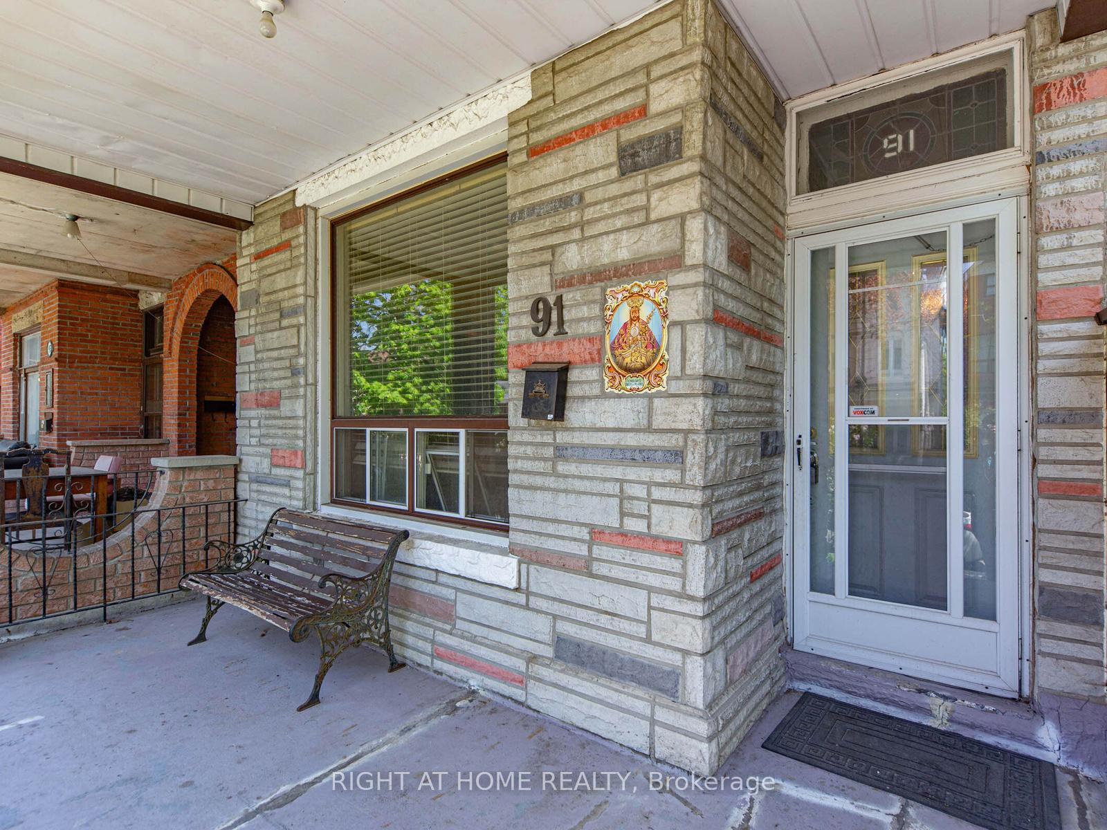 Photo 4 of 91 Borden Street, Toronto, University — HOMEH