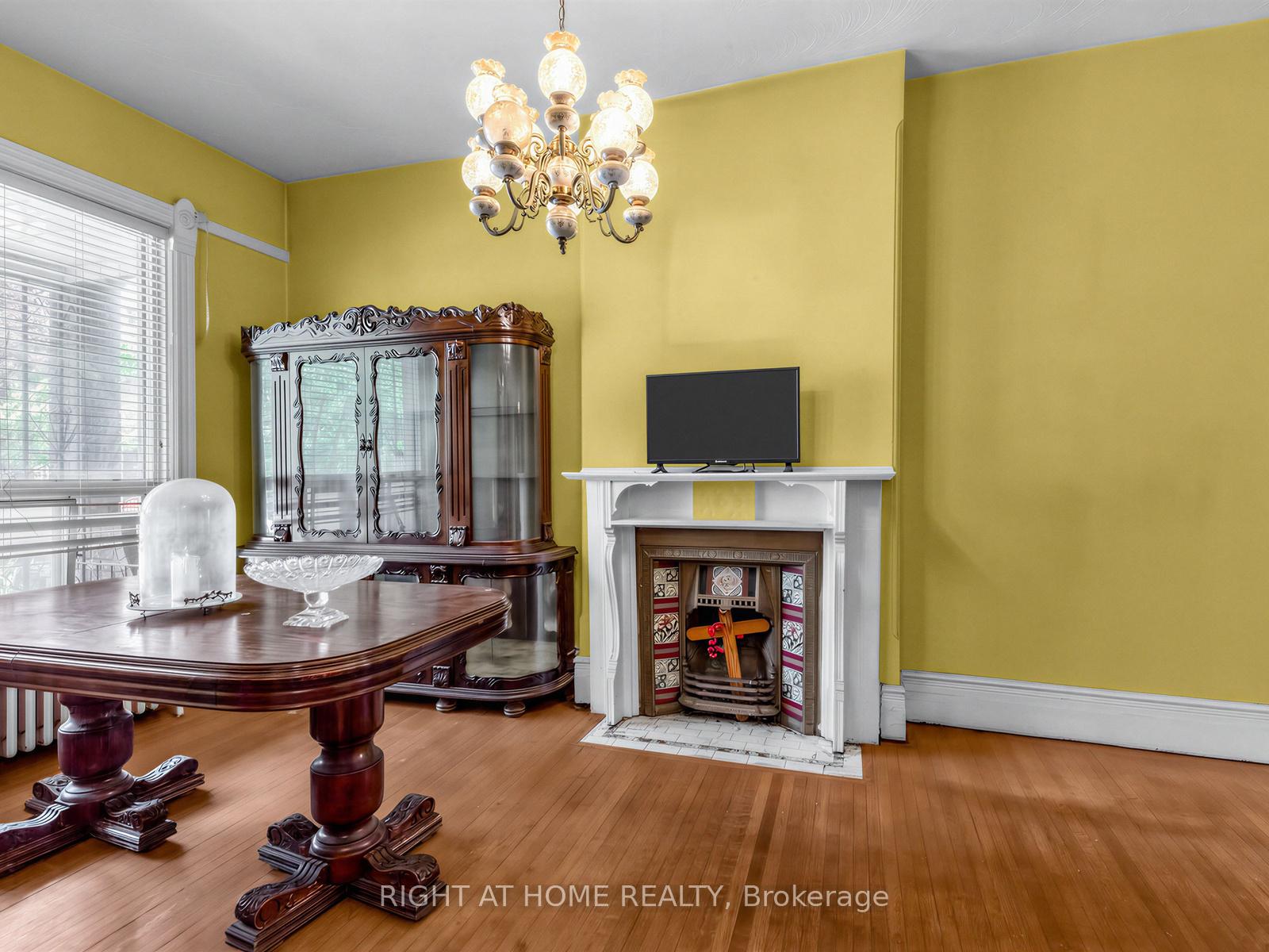 Photo 7 of 91 Borden Street, Toronto, University — HOMEH