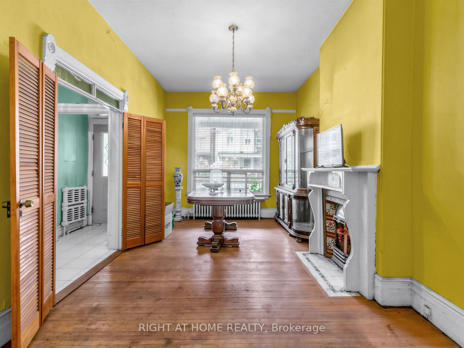 Photo 8 of 91 Borden Street, Toronto, University — HOMEH