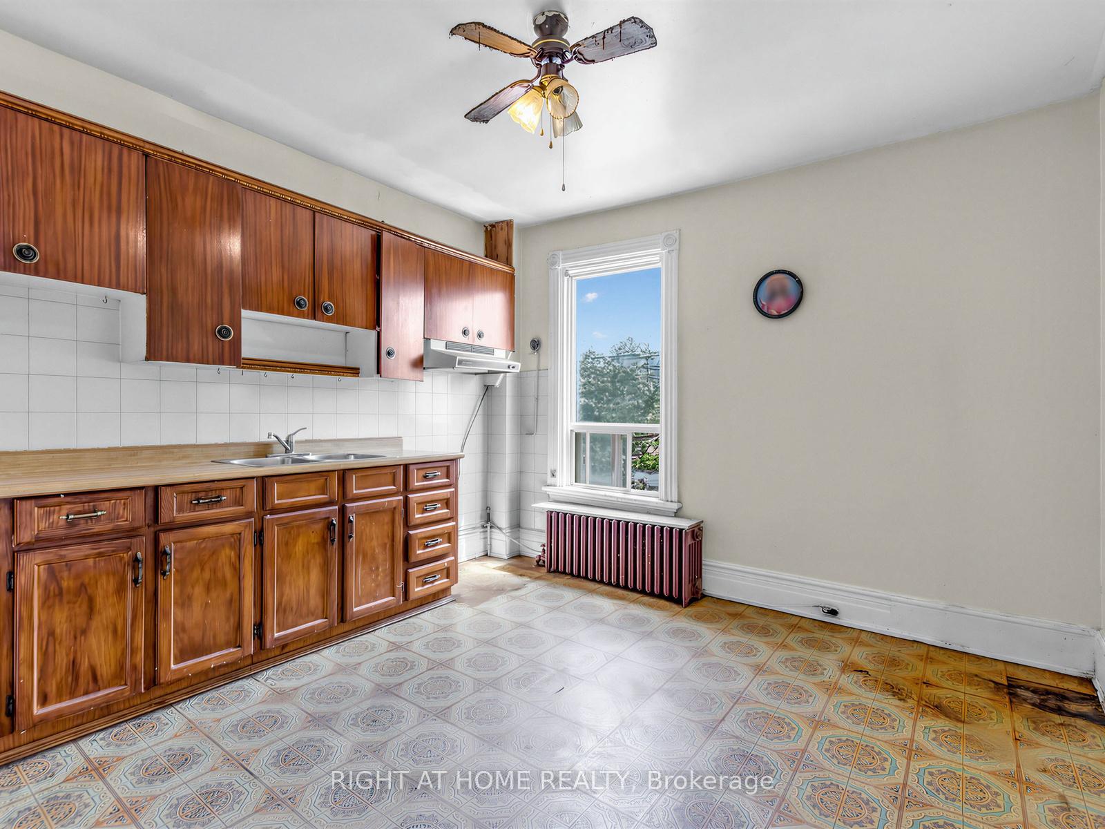 Photo 22 of 91 Borden Street, Toronto, University — HOMEH