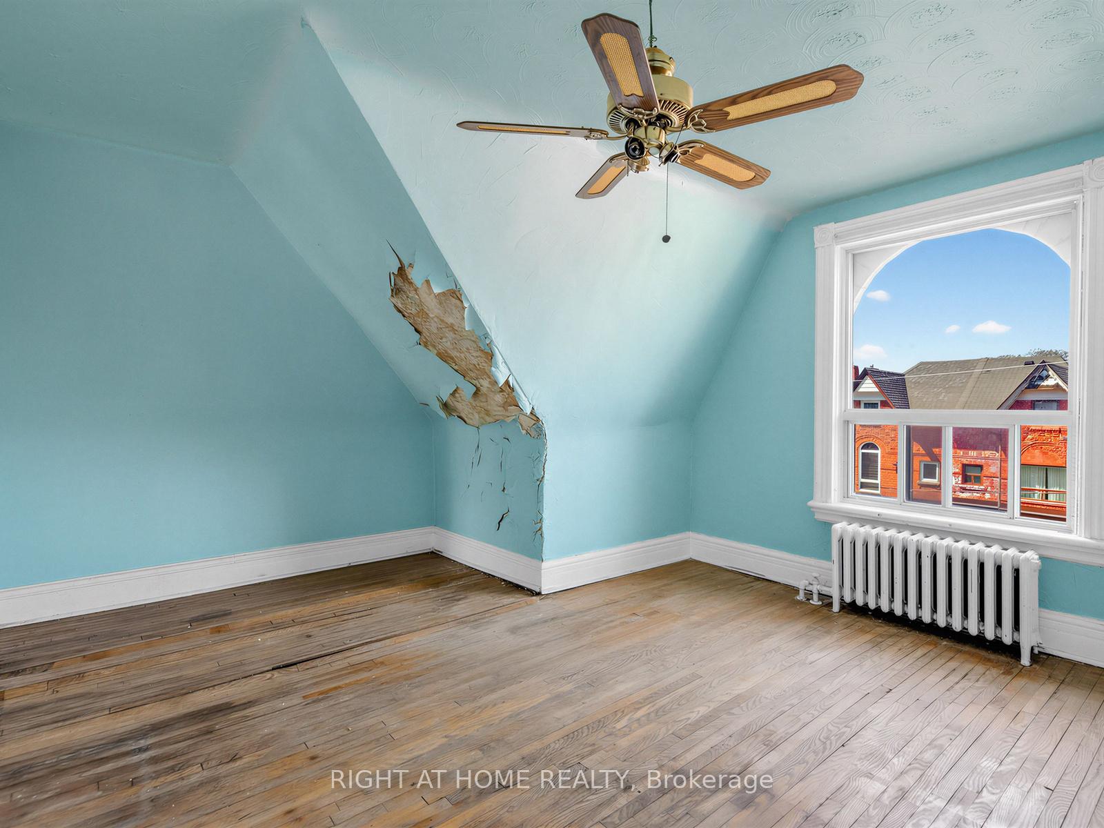 Photo 25 of 91 Borden Street, Toronto, University — HOMEH