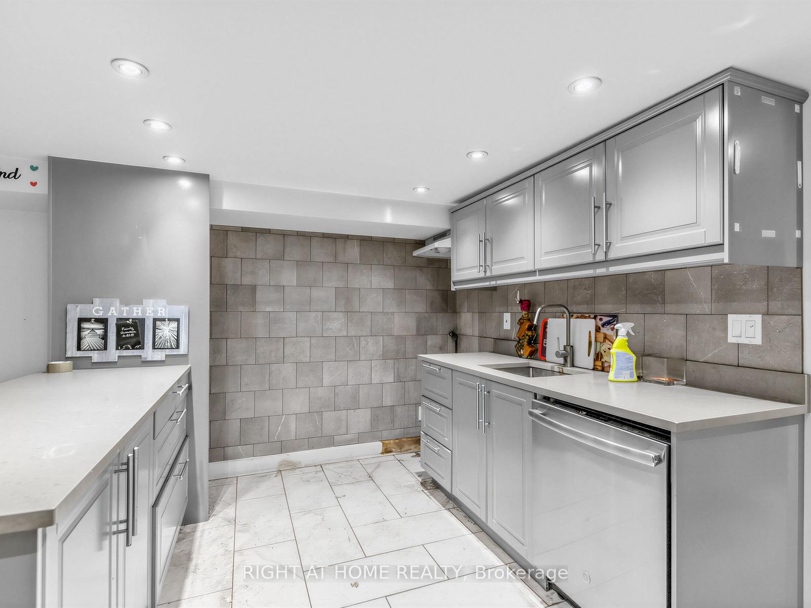 Photo 30 of 91 Borden Street, Toronto, University — HOMEH