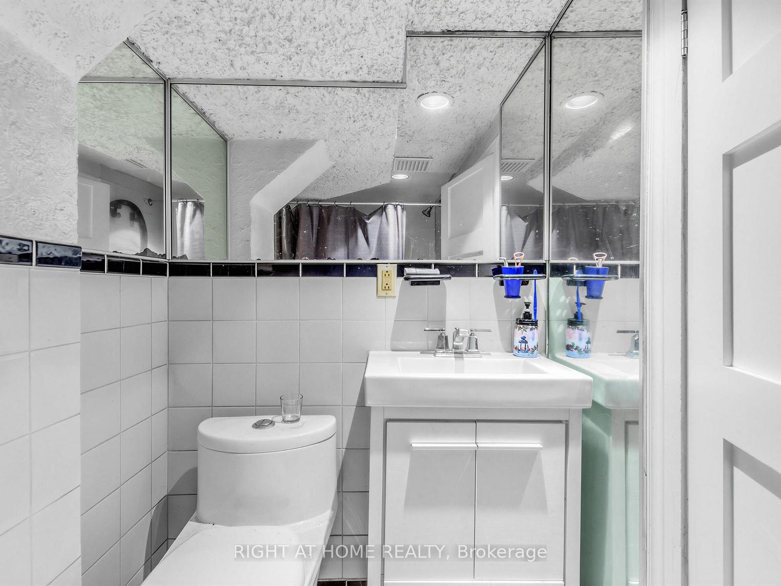 Photo 32 of 91 Borden Street, Toronto, University — HOMEH