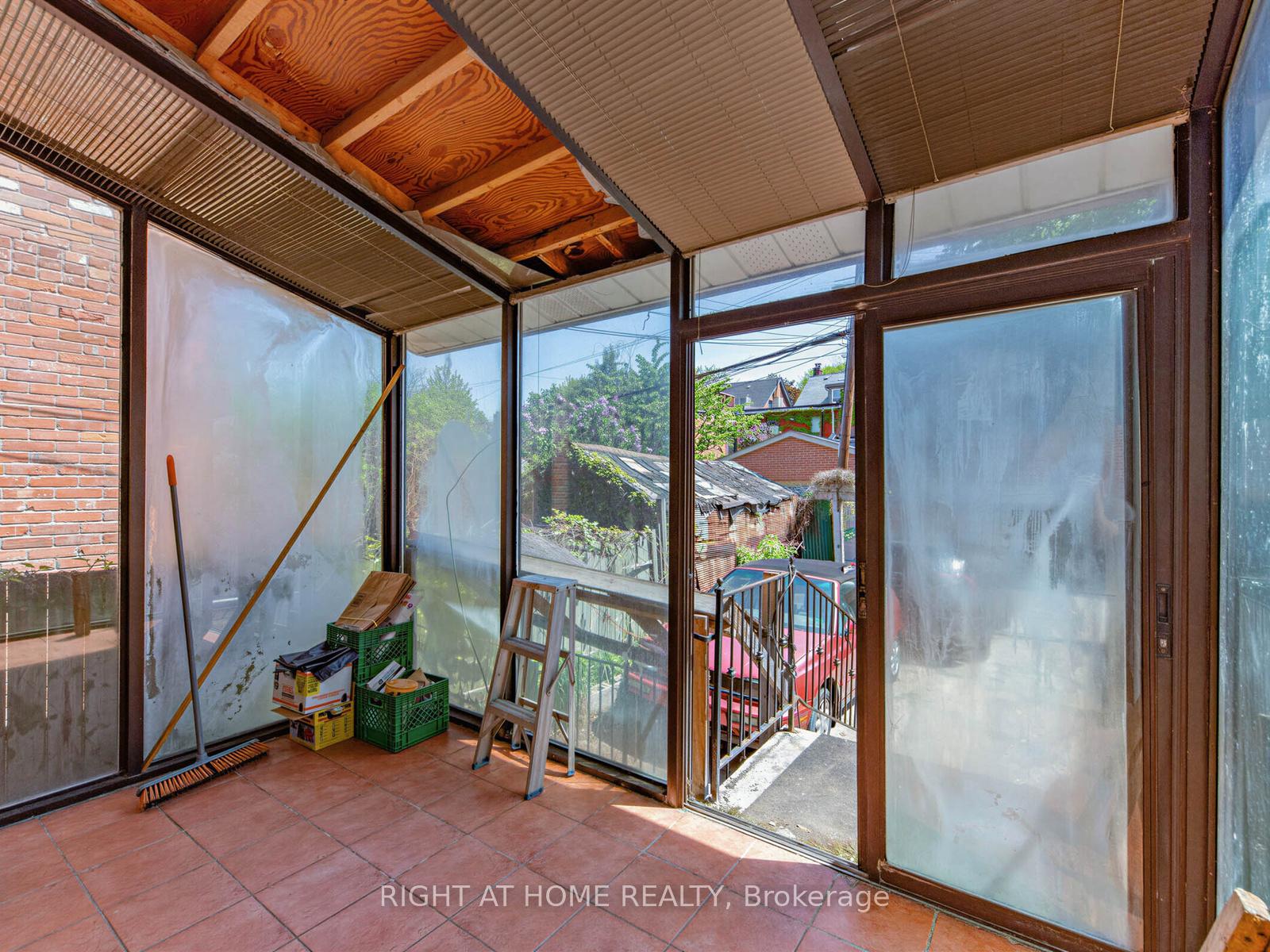 Photo 35 of 91 Borden Street, Toronto, University — HOMEH