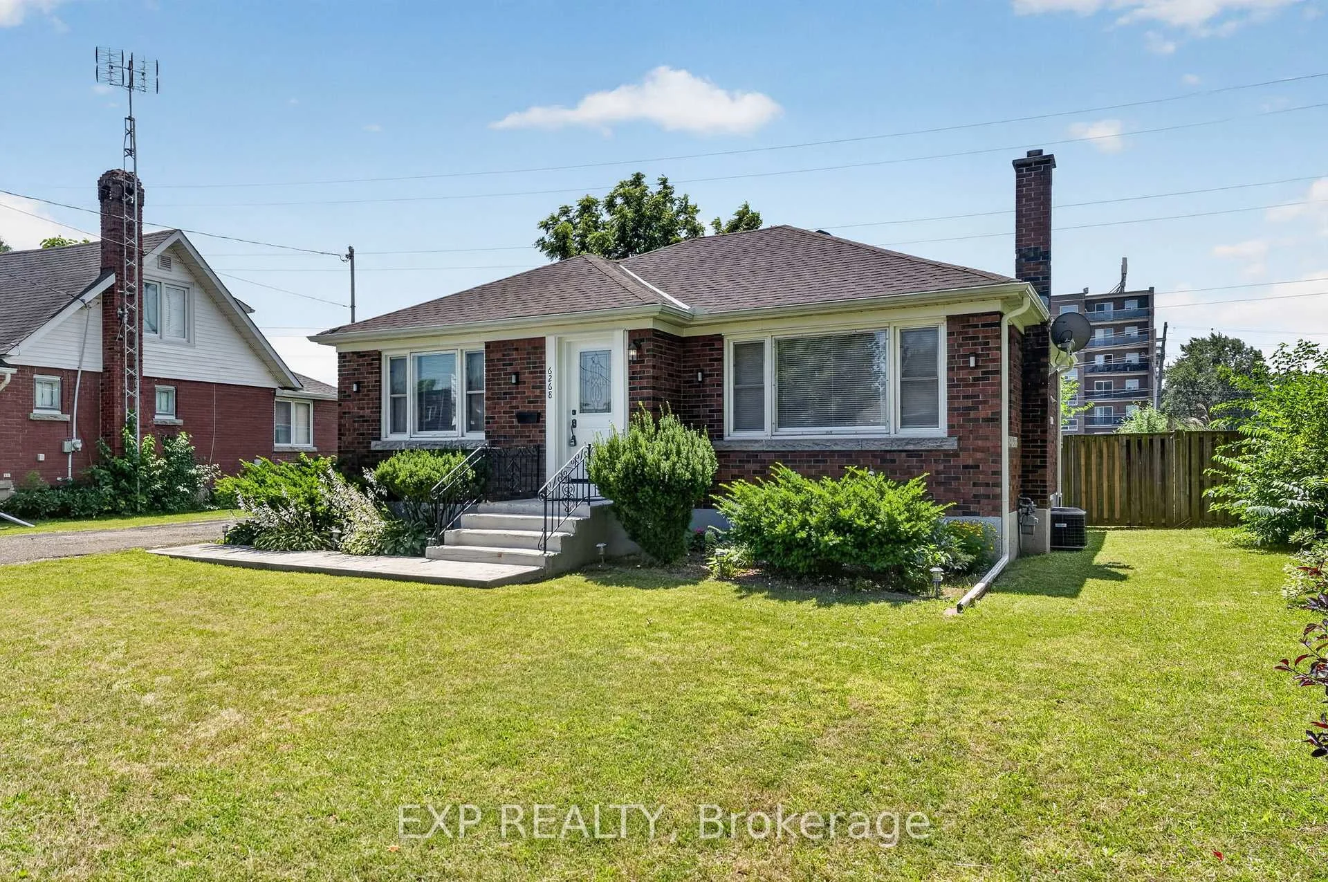 Photo 3 of 6268 Corwin Crescent, Niagara Falls, Dorchester — HOMEH