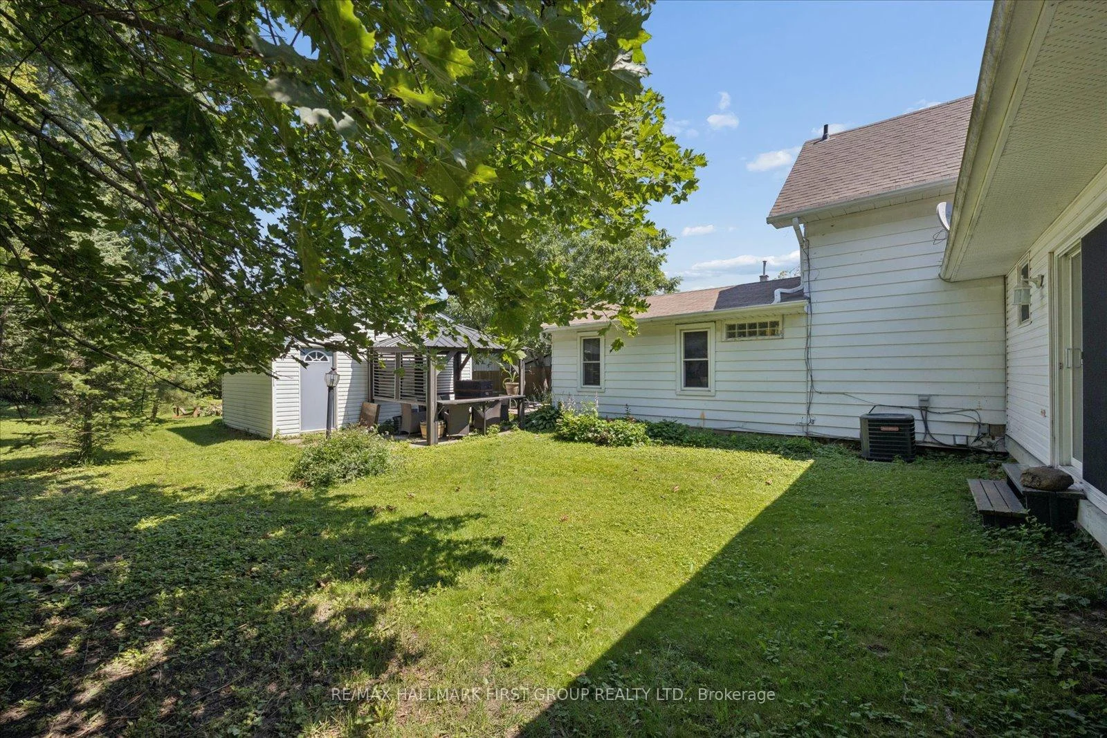 Photo 3 of 211 Casimir Street, Scugog, Port Perry — HOMEH