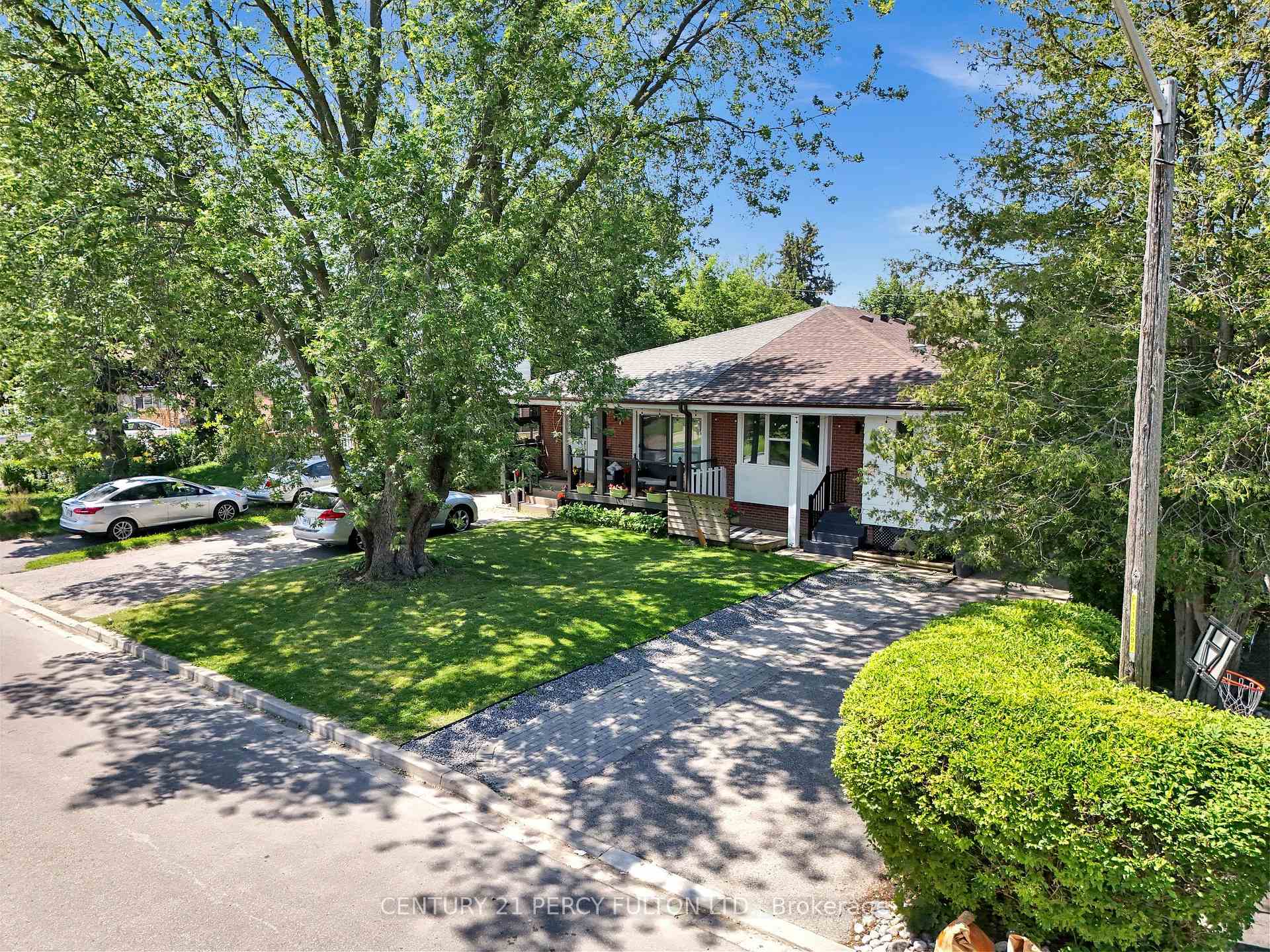 Photo 3 of 714 Lublin Avenue, Pickering, Bay Ridges — HOMEH