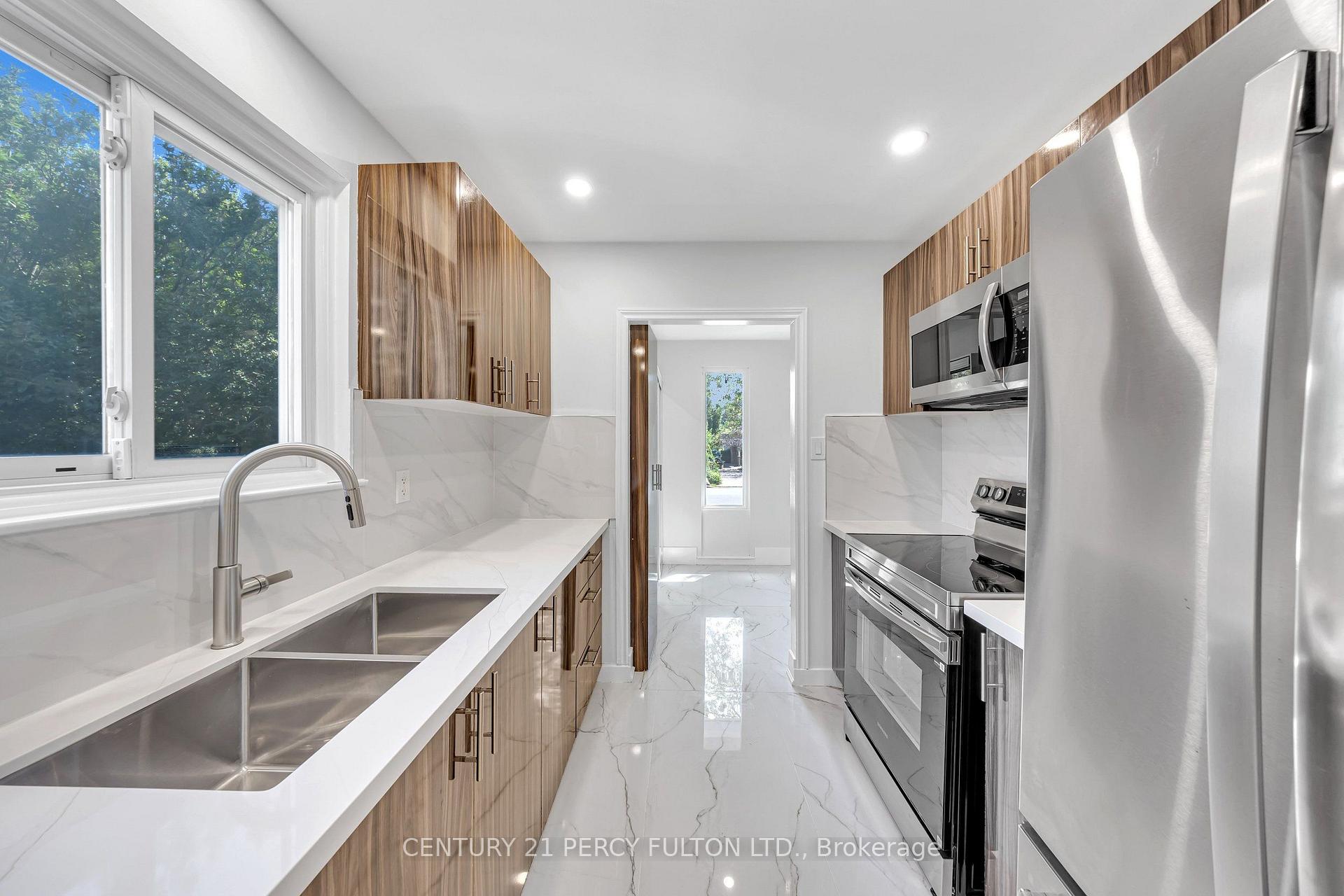 Photo 5 of 714 Lublin Avenue, Pickering, Bay Ridges — HOMEH