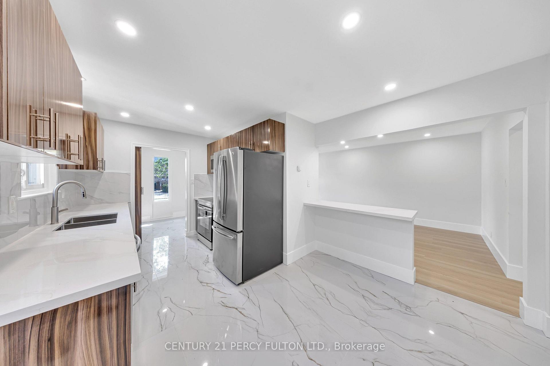 Photo 6 of 714 Lublin Avenue, Pickering, Bay Ridges — HOMEH