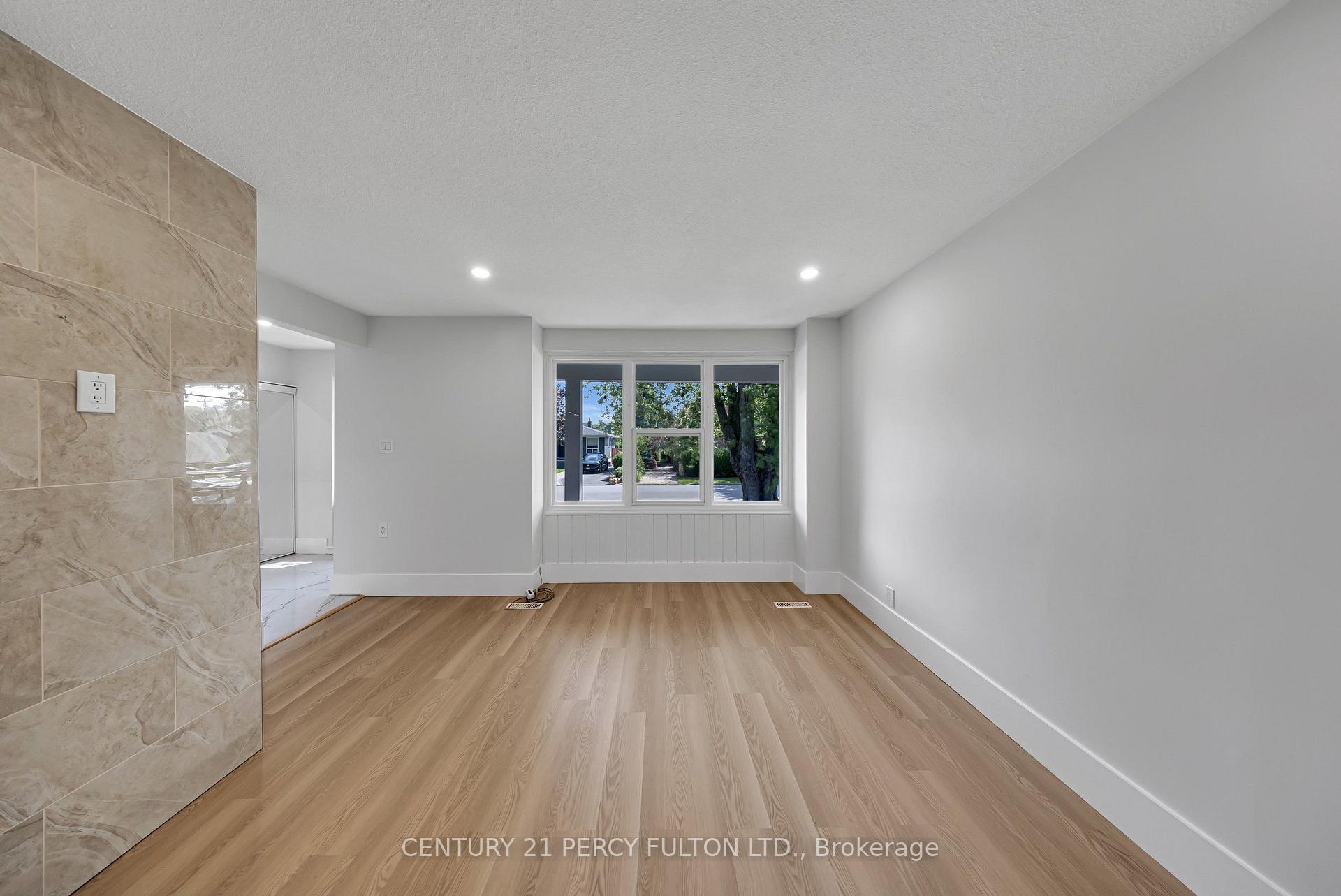 Photo 10 of 714 Lublin Avenue, Pickering, Bay Ridges — HOMEH