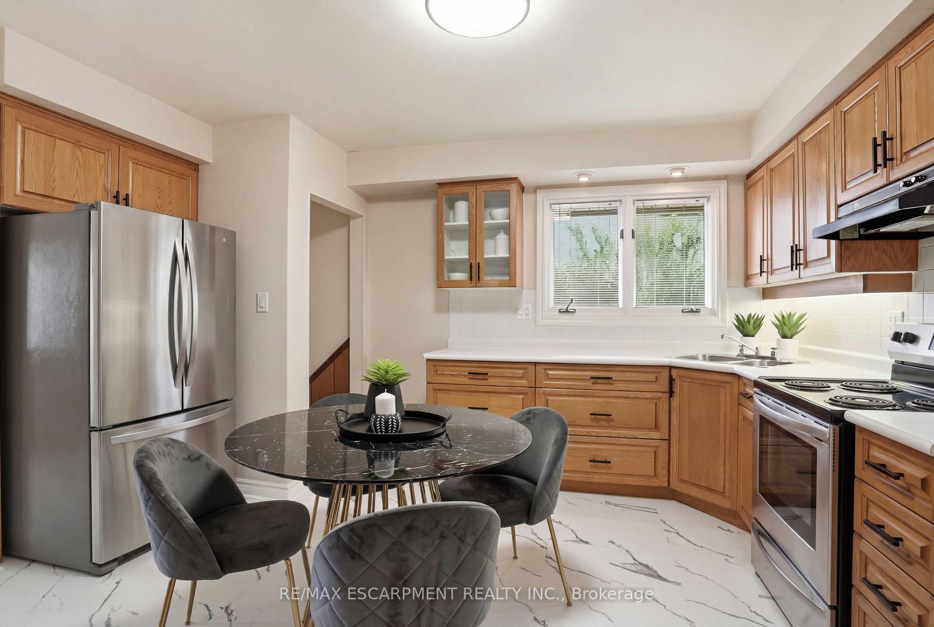 Photo 9 of 104 Dallas Avenue, Hamilton, Macassa — HOMEH