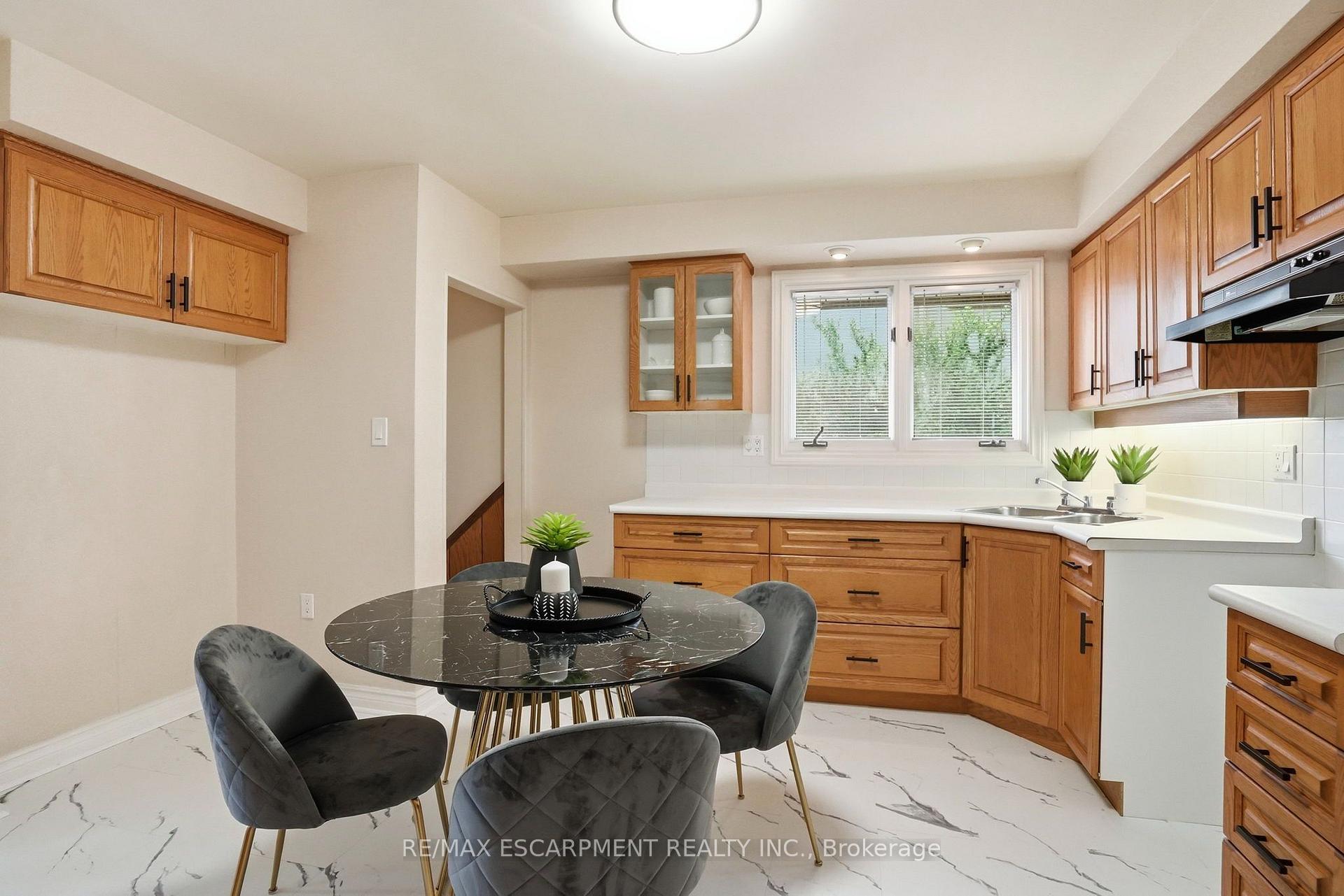 Photo 10 of 104 Dallas Avenue, Hamilton, Macassa — HOMEH