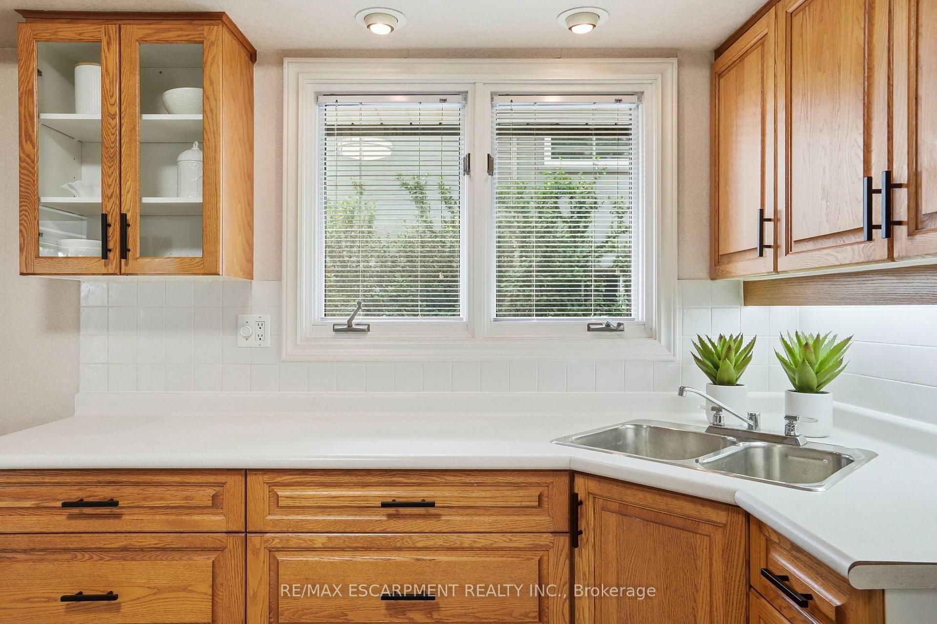 Photo 13 of 104 Dallas Avenue, Hamilton, Macassa — HOMEH