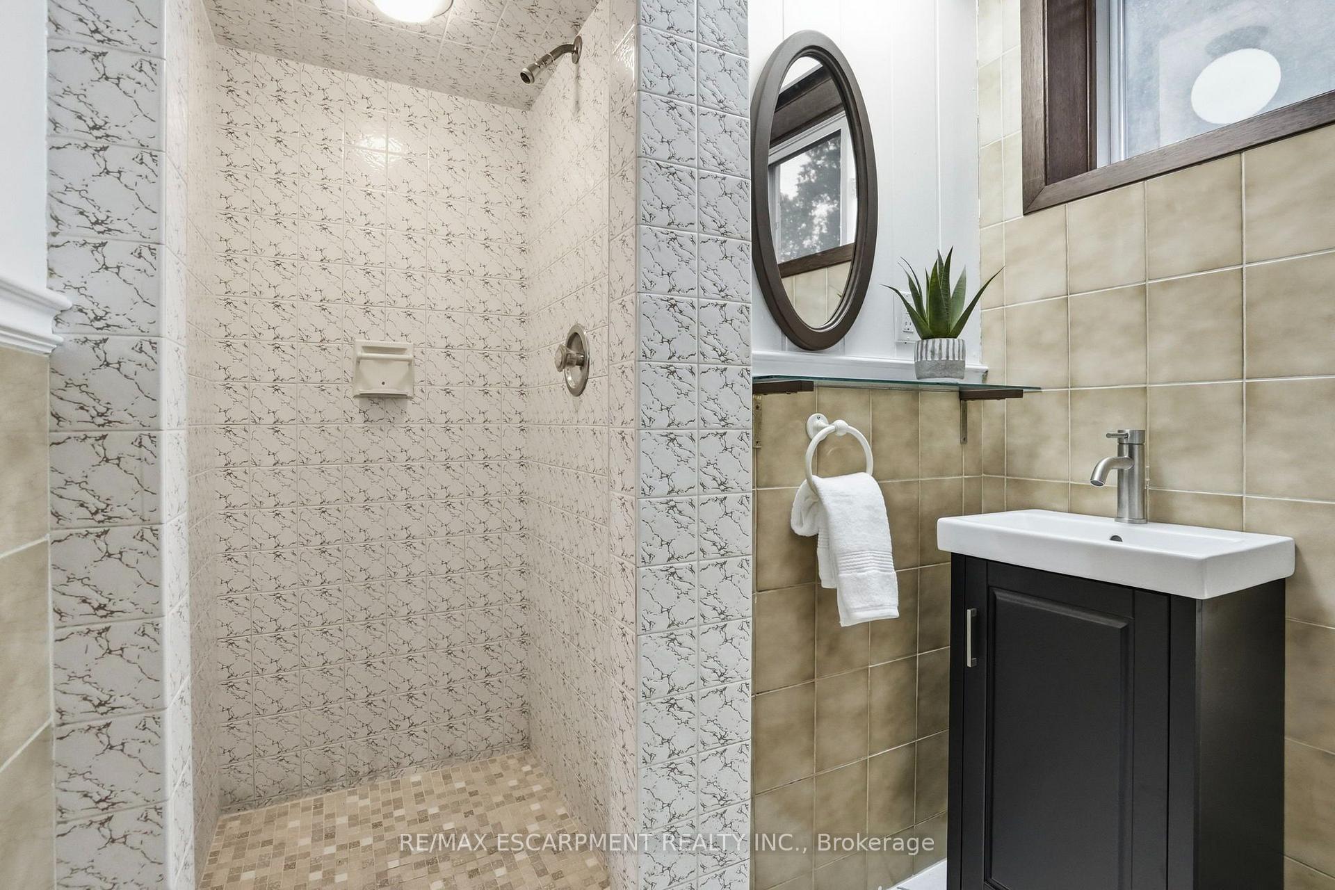 Photo 32 of 104 Dallas Avenue, Hamilton, Macassa — HOMEH