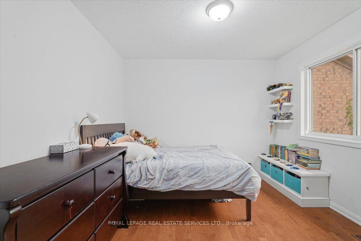 Photo 12 of 5185 Bunton Crescent, Burlington, Orchard — HOMEH
