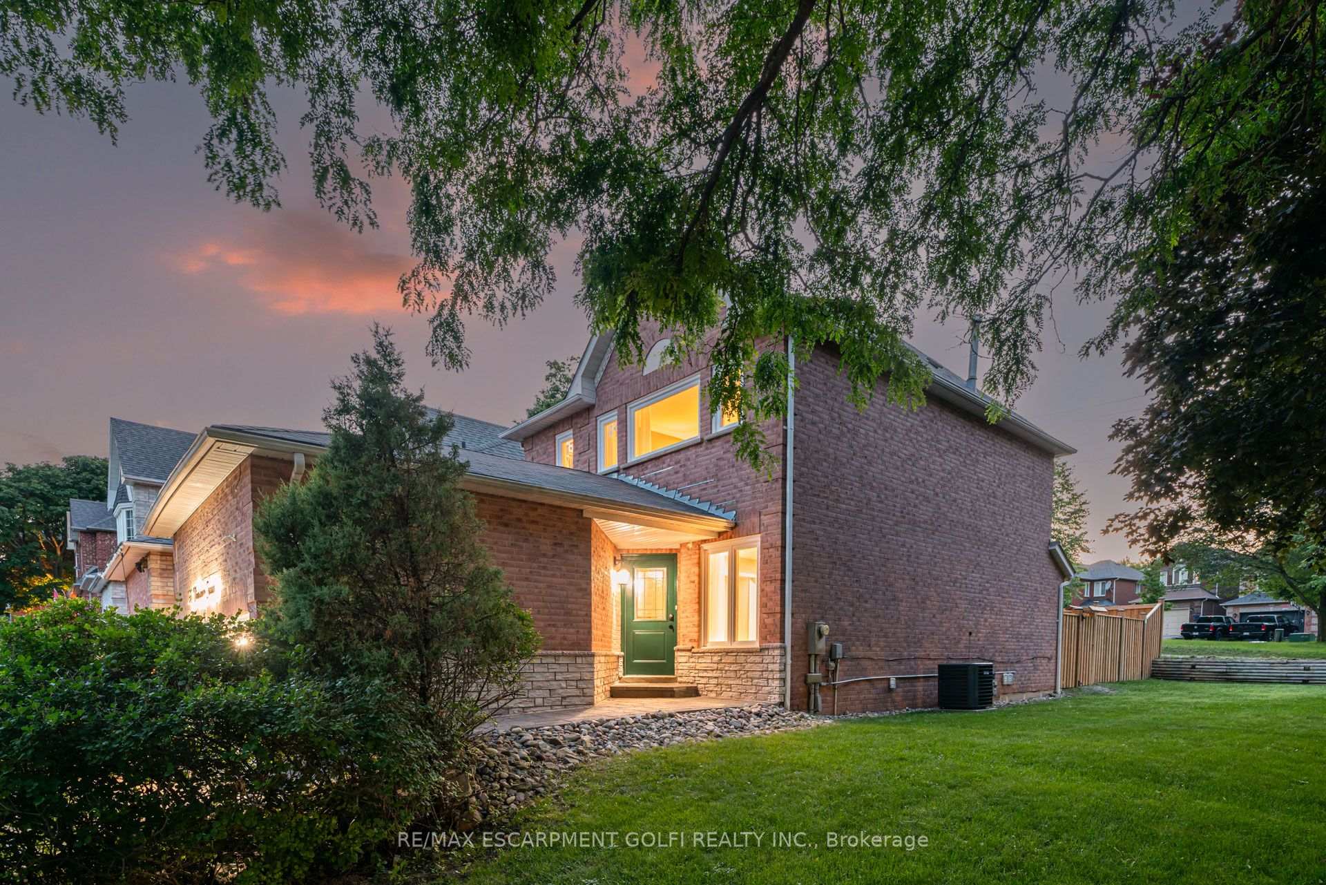 Photo 2 of 1190 Windgrove Square, Pickering, Liverpool — HOMEH
